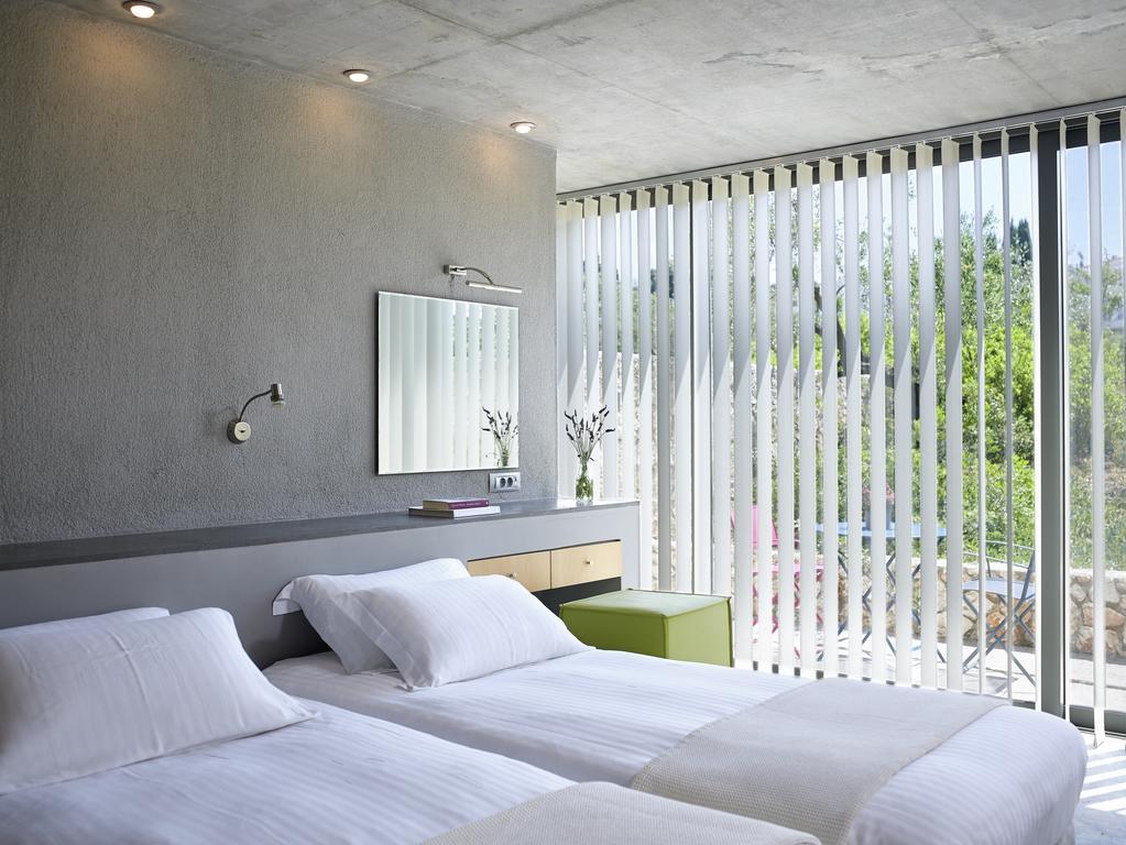 Family Room (2 Adults + 2 Children),124802373:JPEG