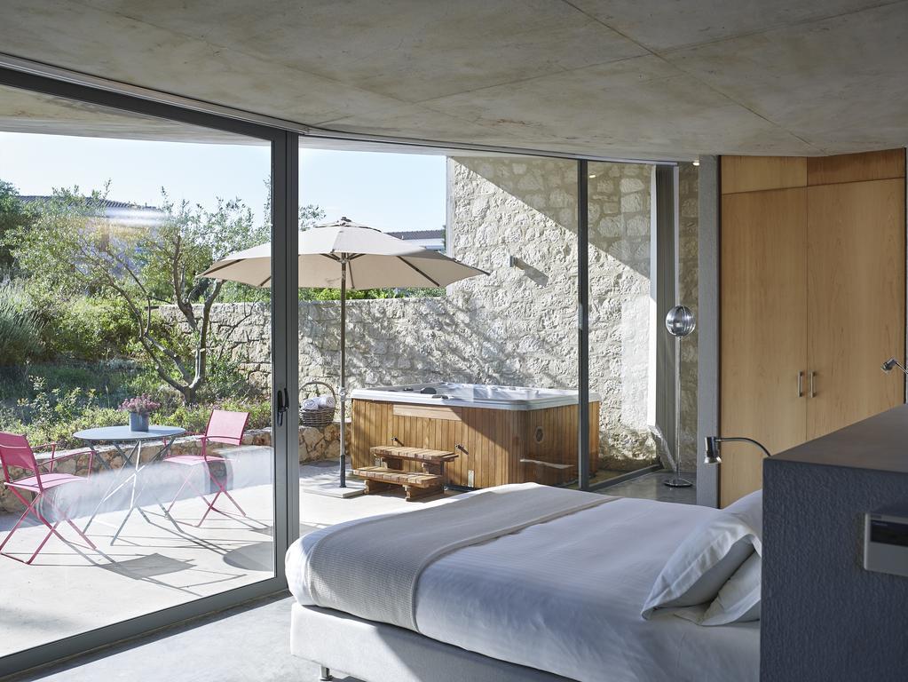 Suite,124802424:JPEG