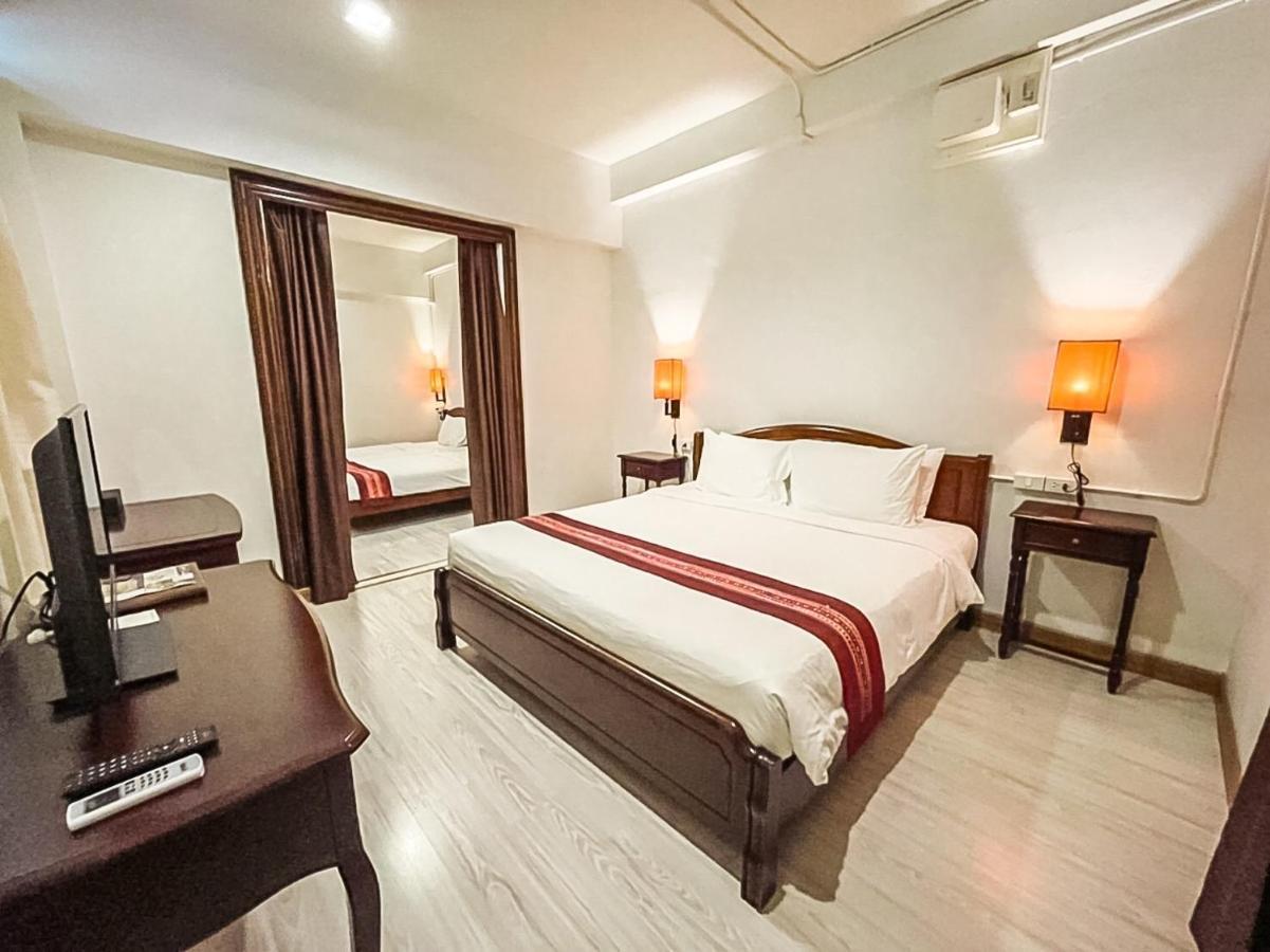 Family Room,1248103147:JPEG