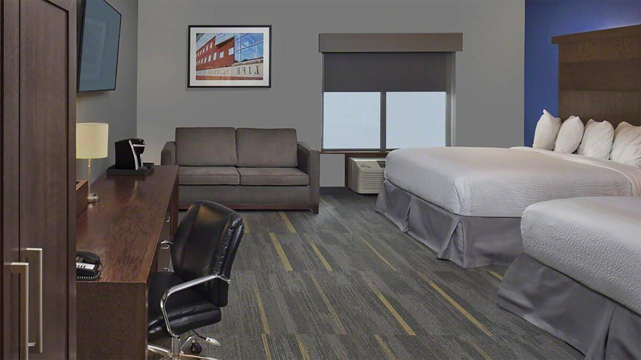 Queen Room Two Queen Beds