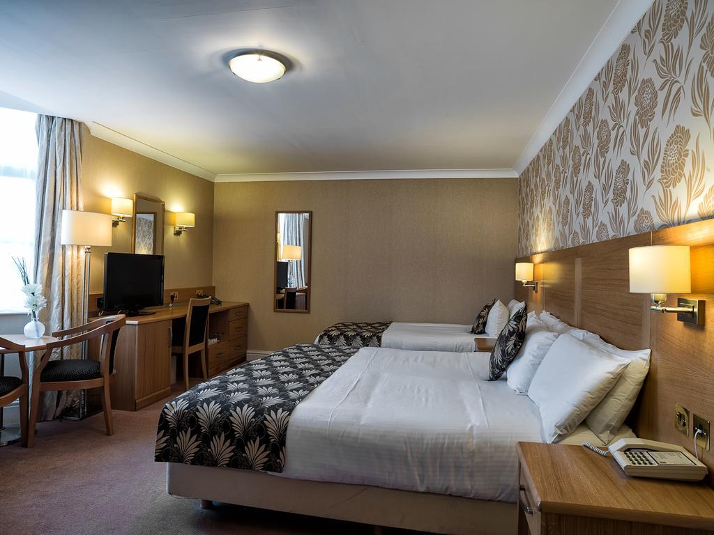 Family Room,1611051076:JPEG