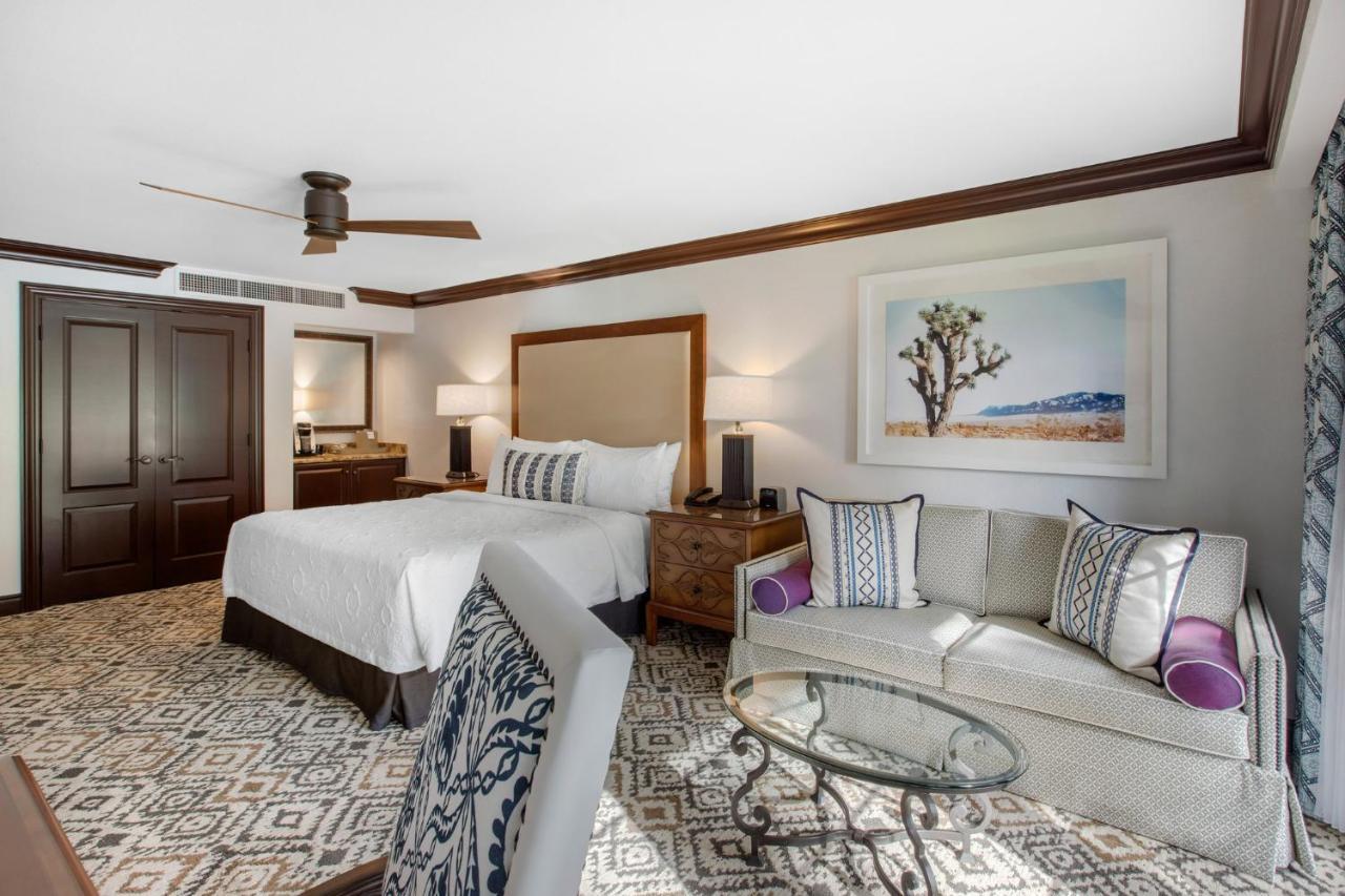 Lake View Room - 1 King Bed
