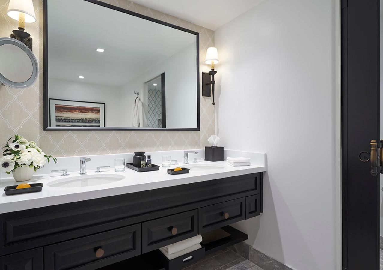 Fireplace Shangri-la Room with King Bed,1261025500:JPEG