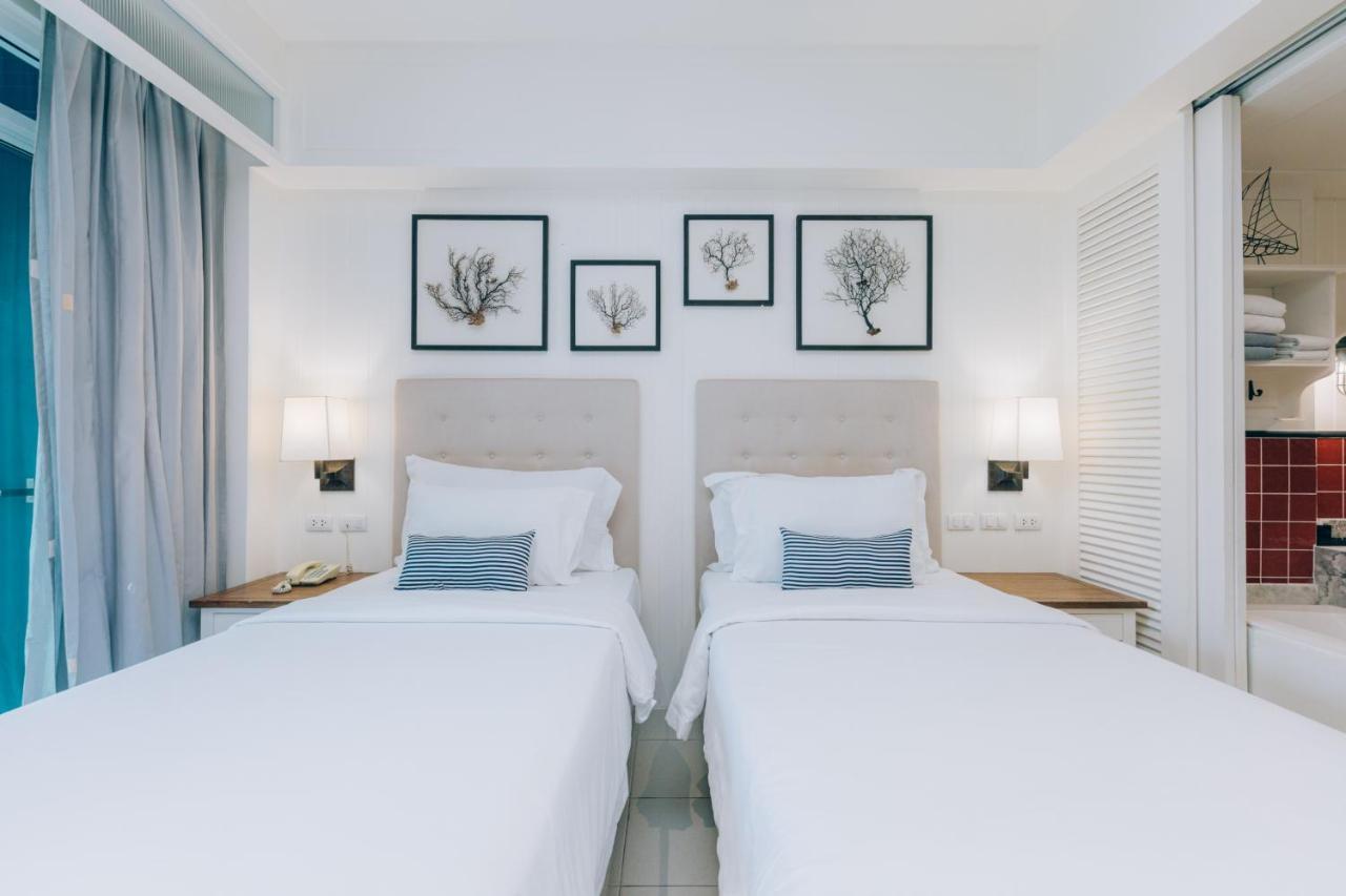 Deluxe Double Room Pool View