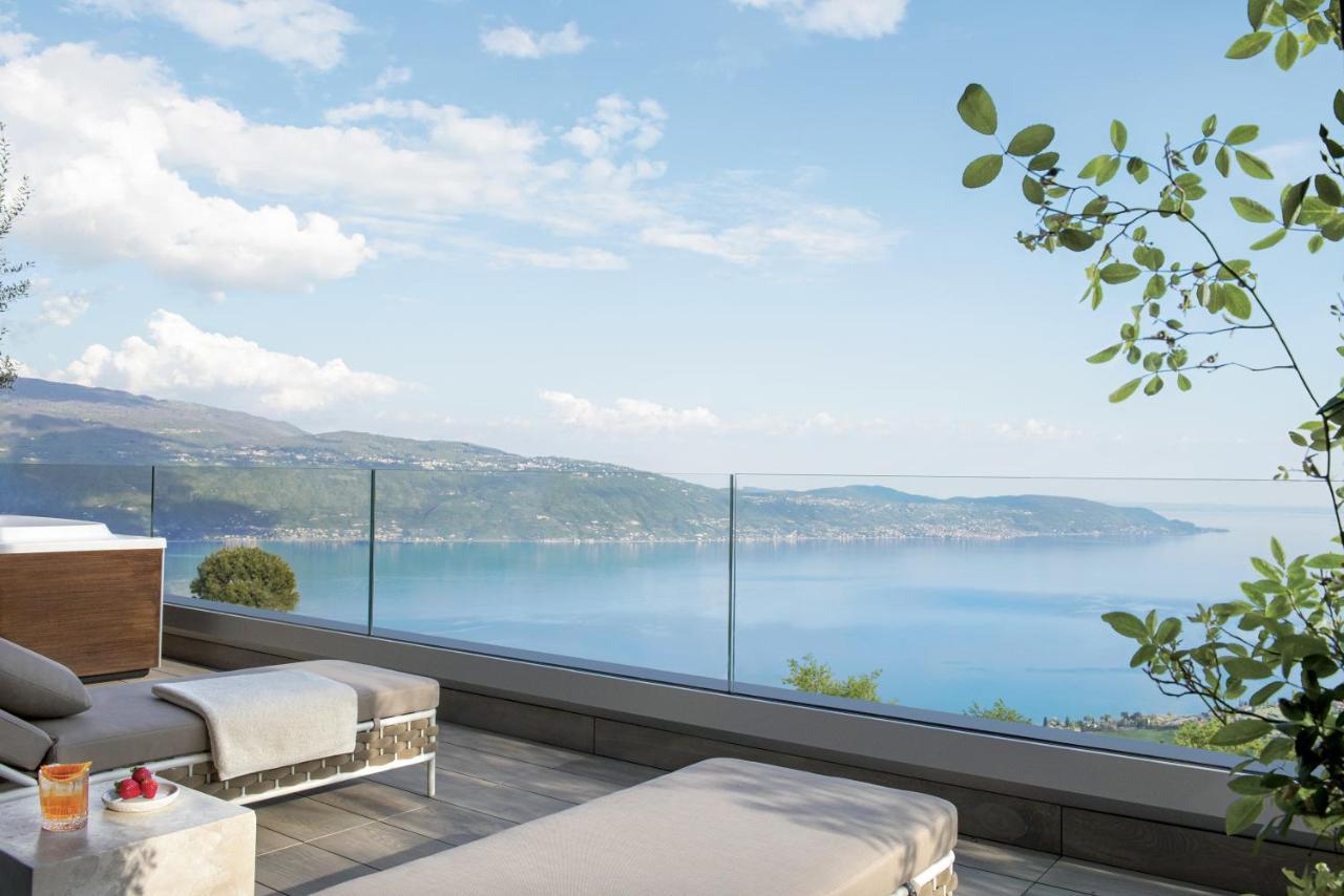 Luxury Suite Jacuzzi Lake View,1476951292:JPEG