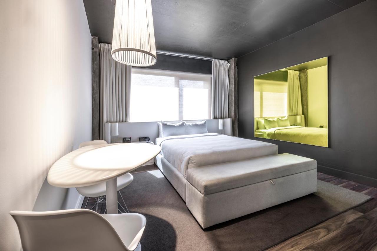 Queen Room,1439846164:JPEG