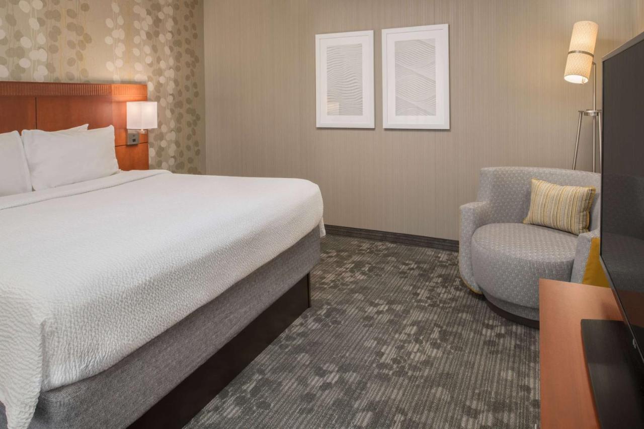 One-Bedroom King Suite