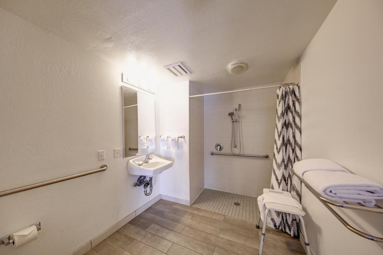 Accessible 2 Queen Roll Shower