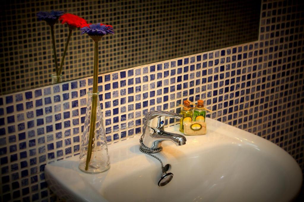 Bronze King Room with Roll-in Shower - Disability Access,12800082:JPEG