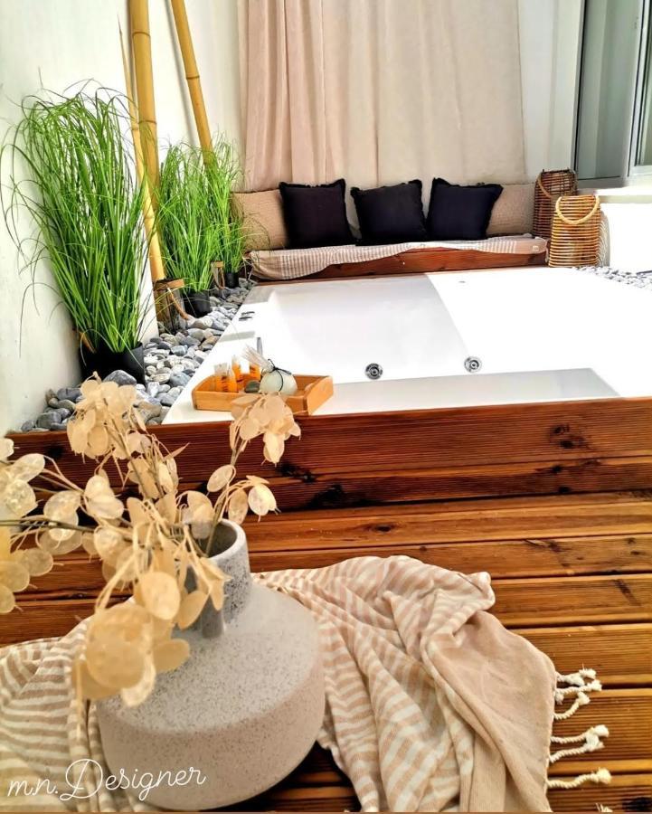 Suite with Hot Tub,1271034409:JPEG