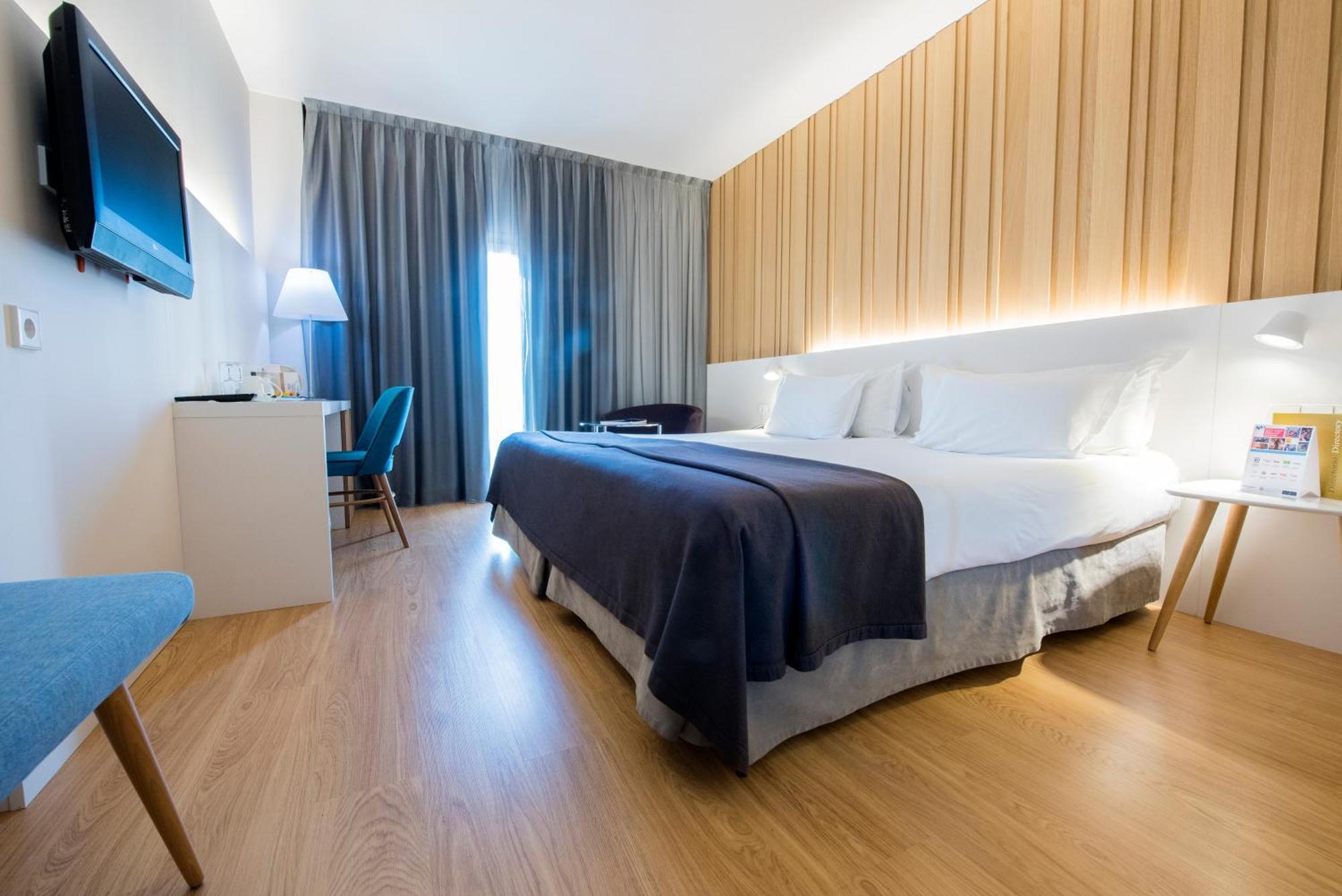 Standard Double or Twin Room,377617381:JPEG