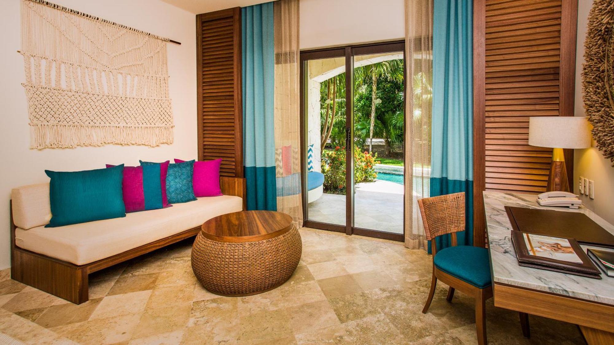 Junior Suite Swimout Tropical View King