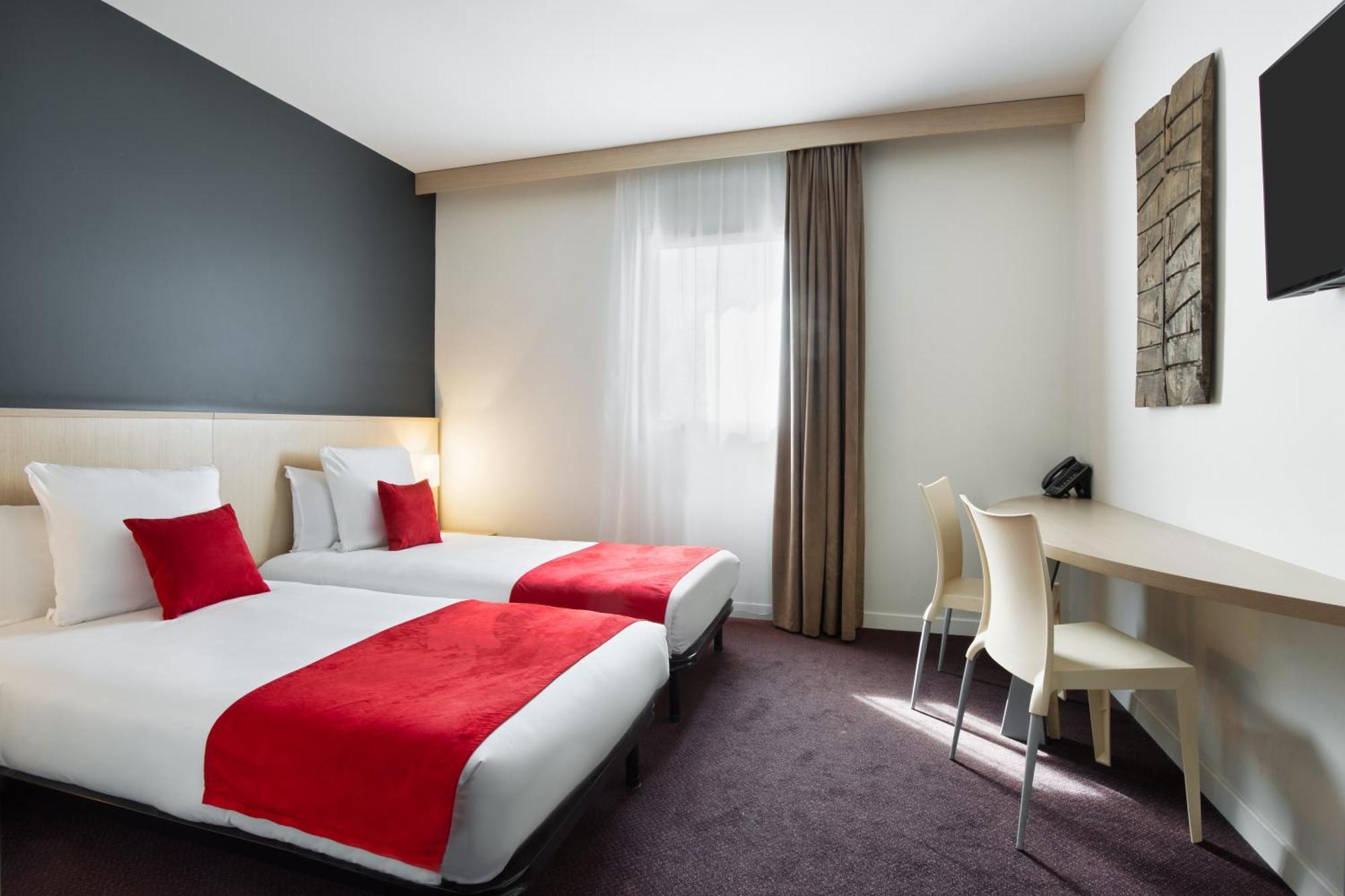 Family Queen Room with Two Single Beds