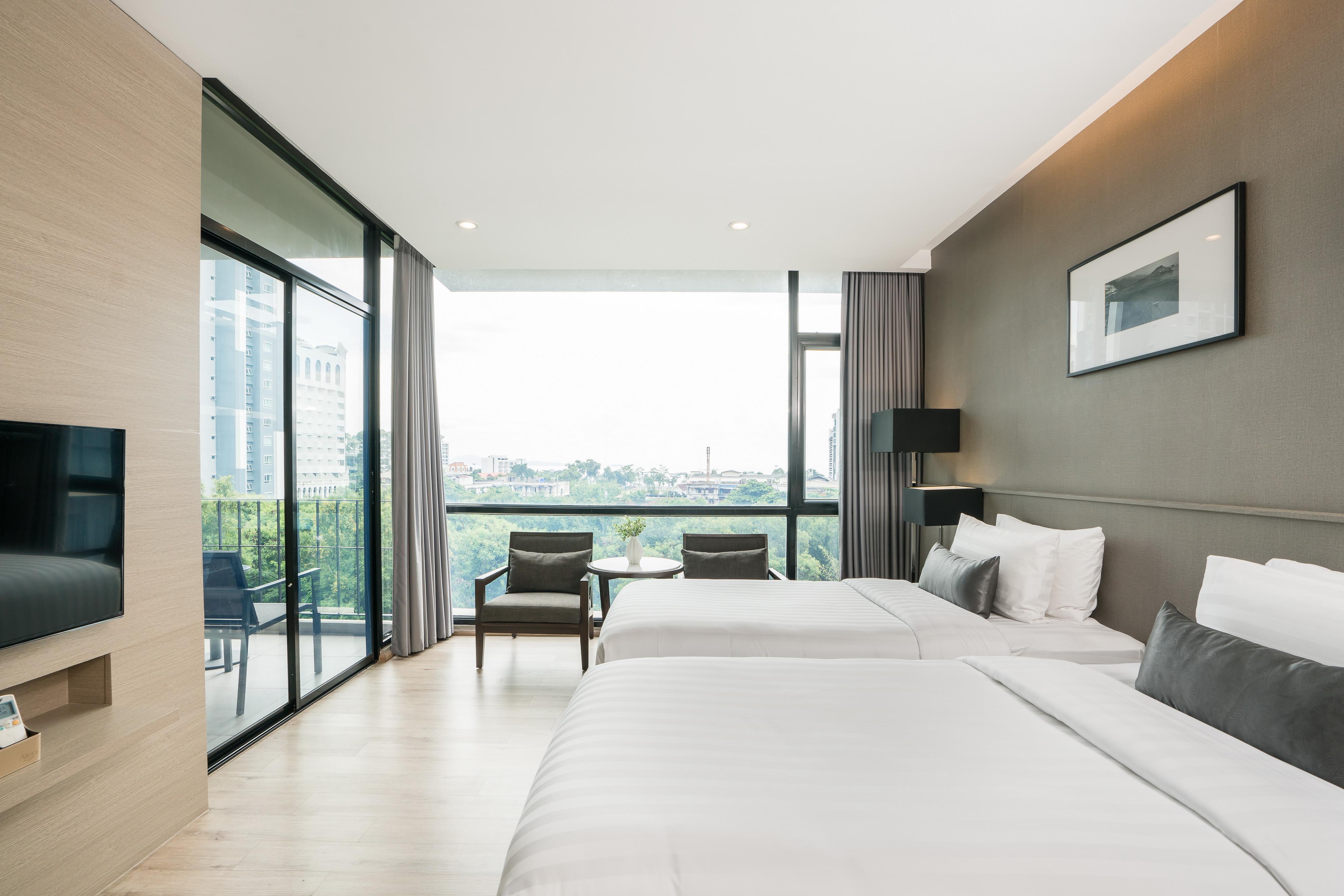 Deluxe Double or Twin Room City View