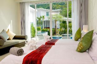 Deluxe Double or Twin Room Pool Access