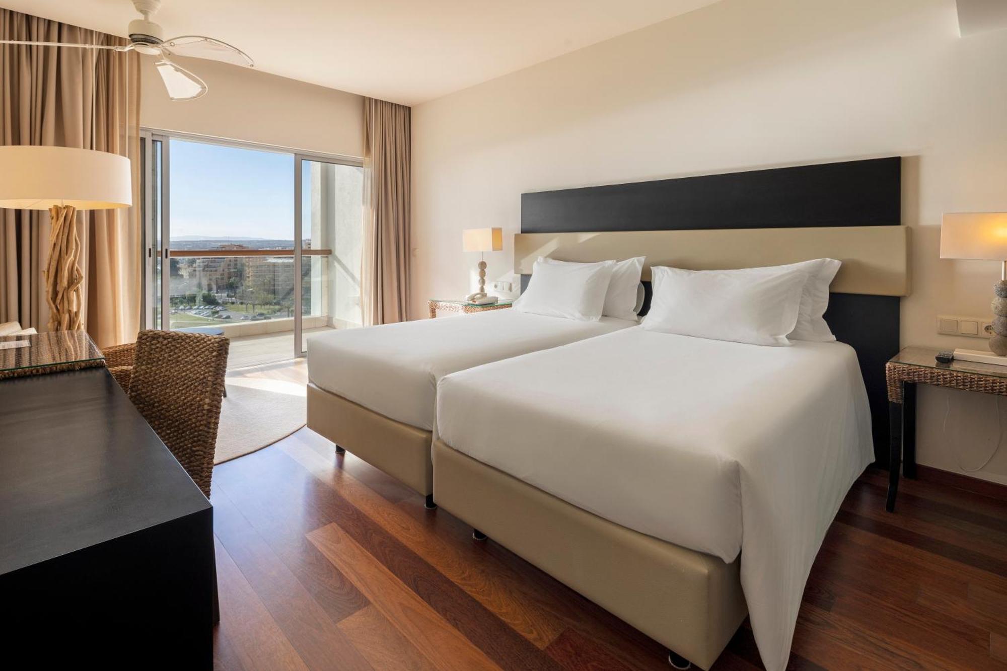 Standard Twin Room Vilamoura Sea View Mid Floor