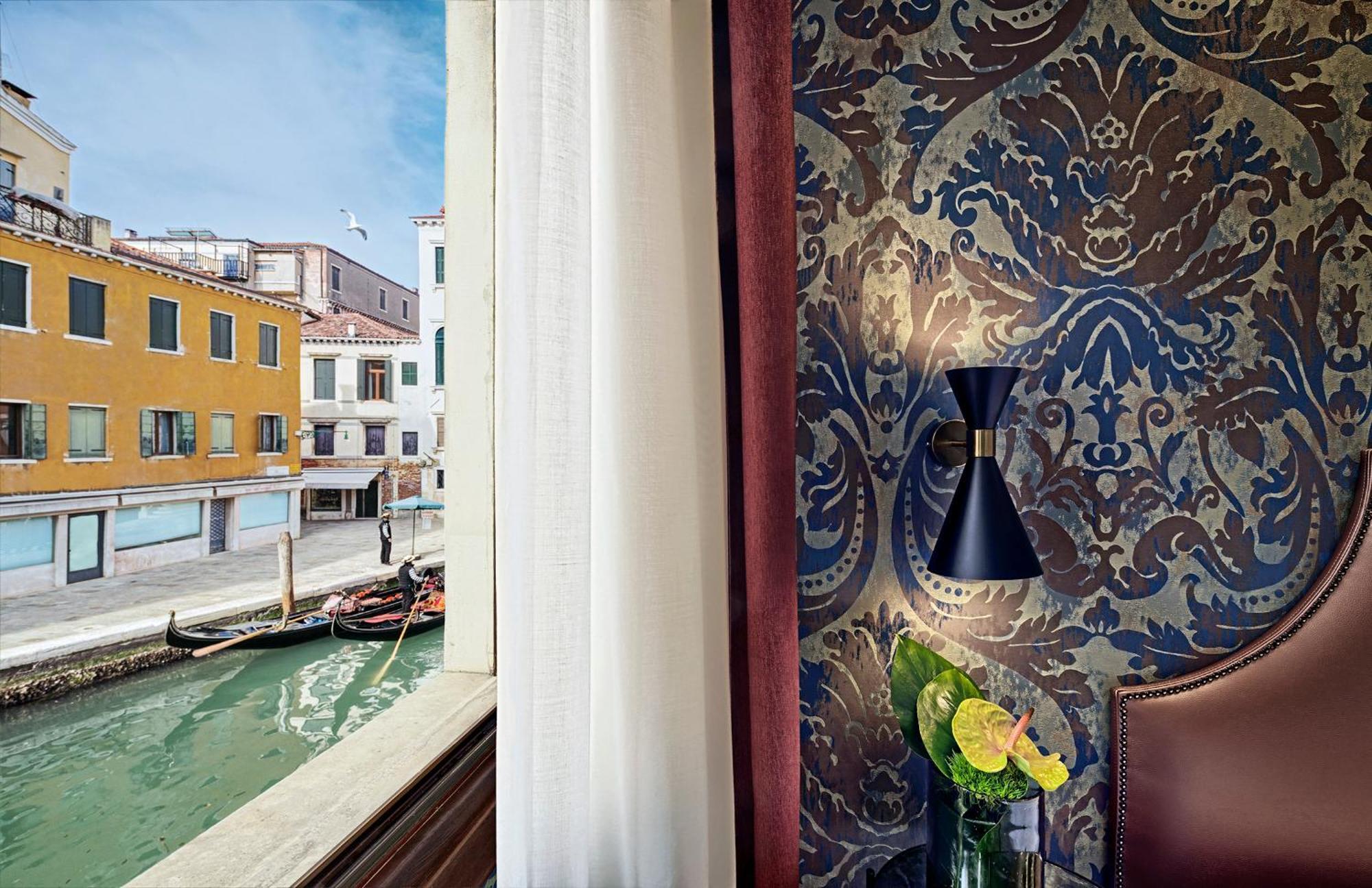 Superior Double Room Canal View