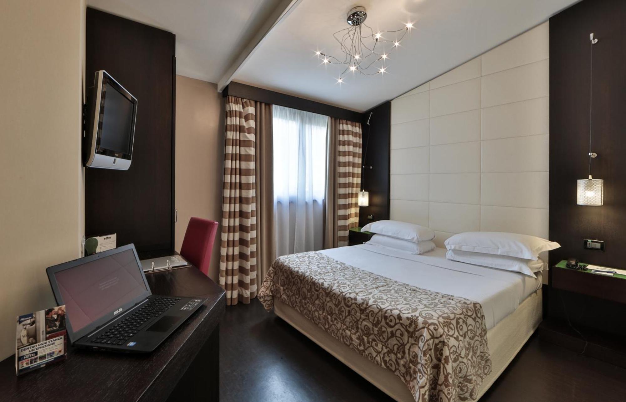 Standard Twin Room,1274681776:JPEG