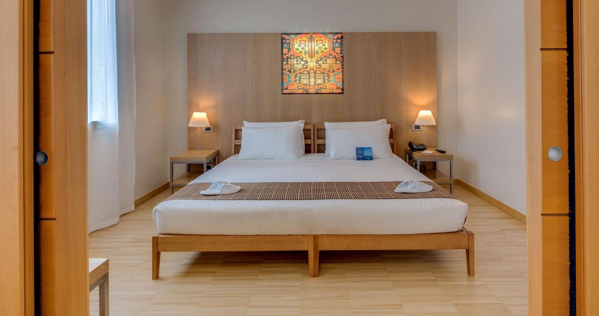 Classic Queen Room Single Bed