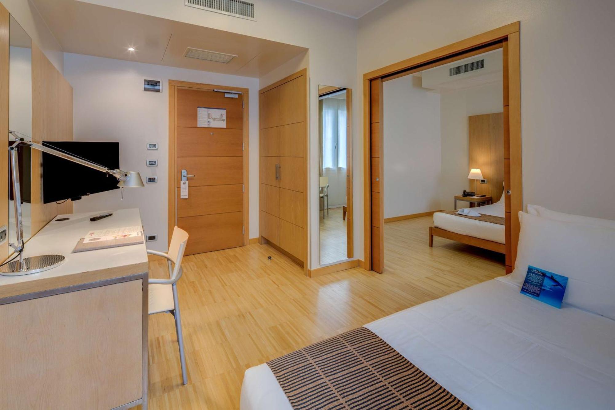 Classic Queen Room Single Bed