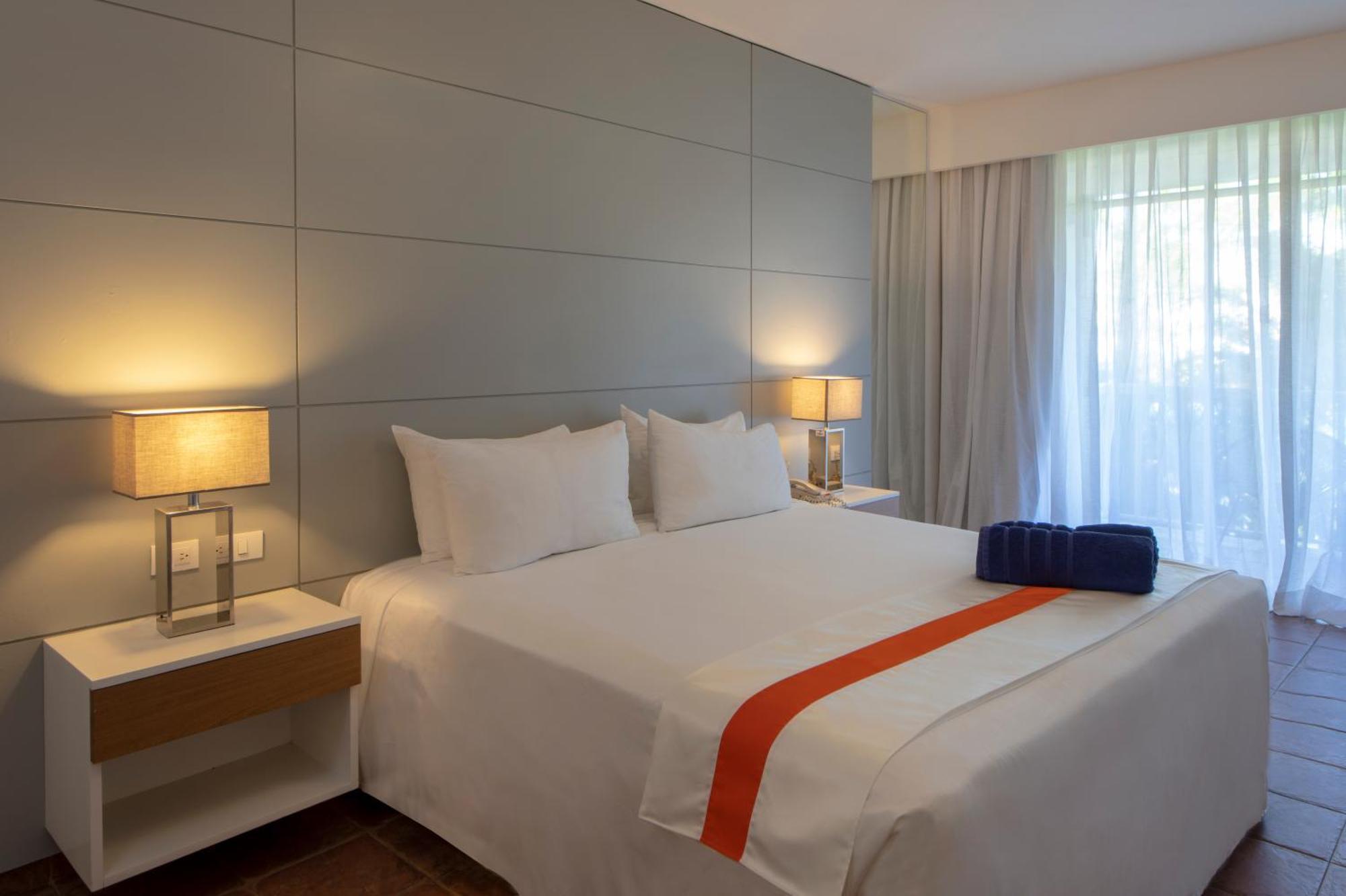 Nirvana Room with One King Bed,1274810701:JPEG