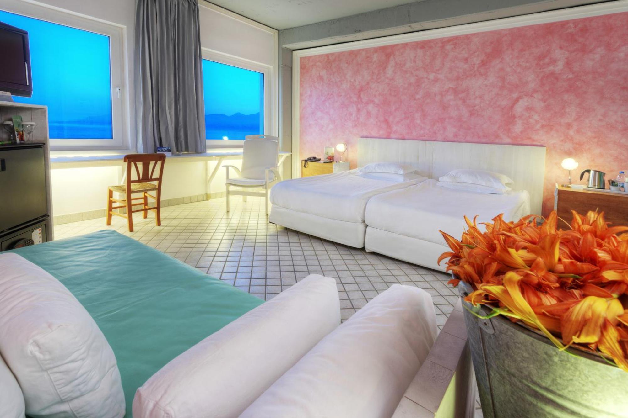 Double or Twin Room Sea View