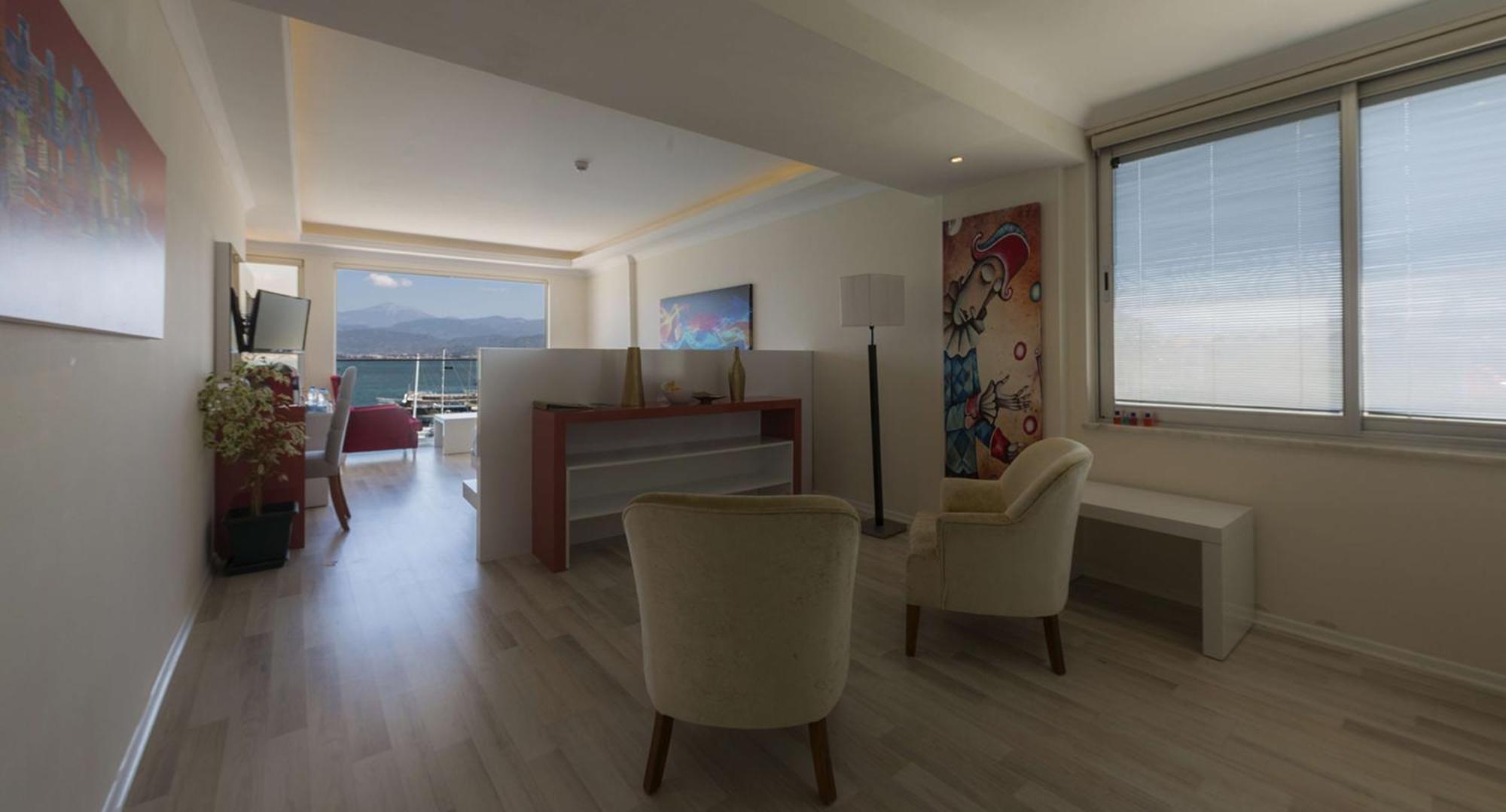 Deluxe Suite with Spa Bath,1275141676:JPEG