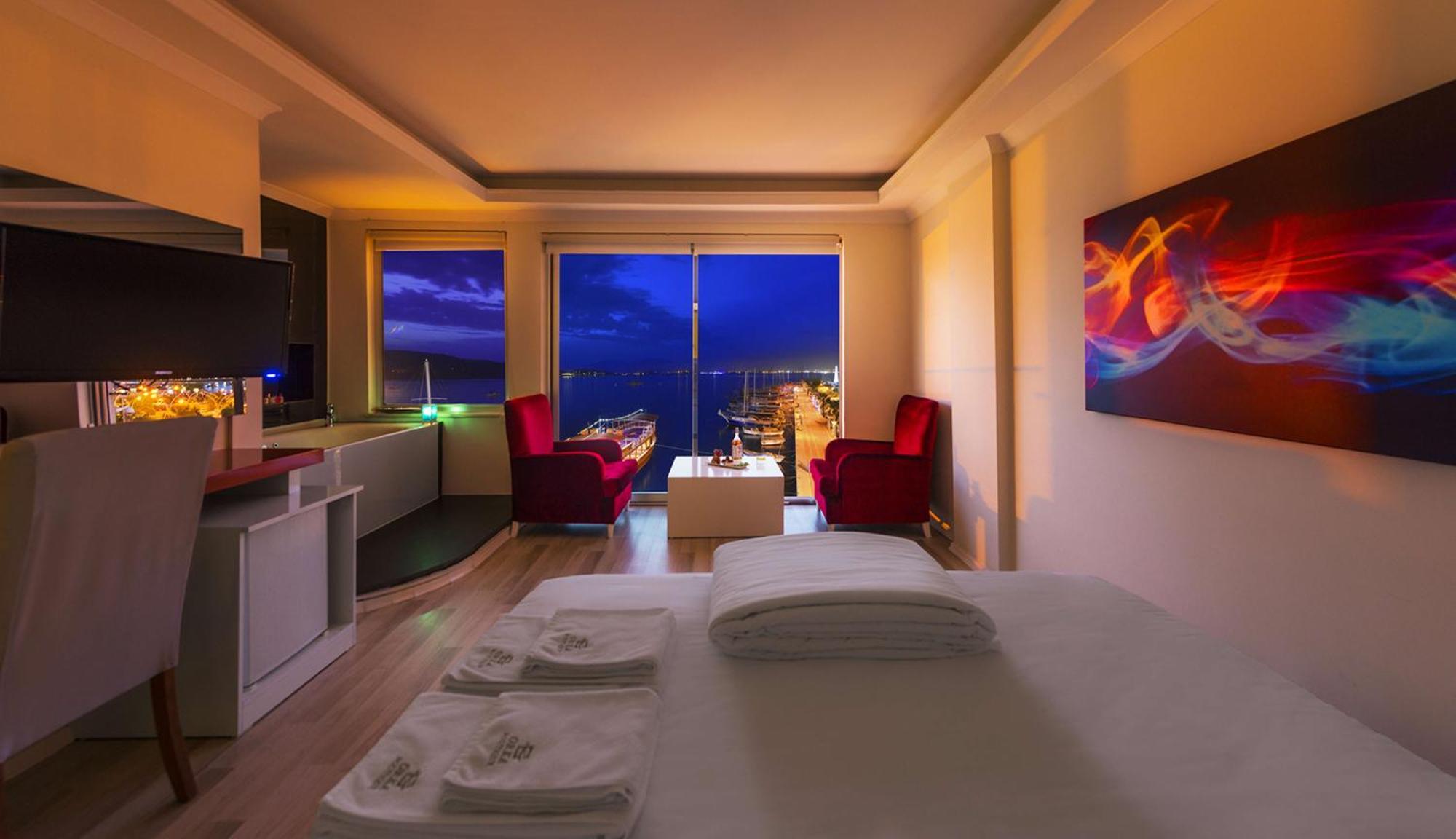 Deluxe Suite Spa Bath