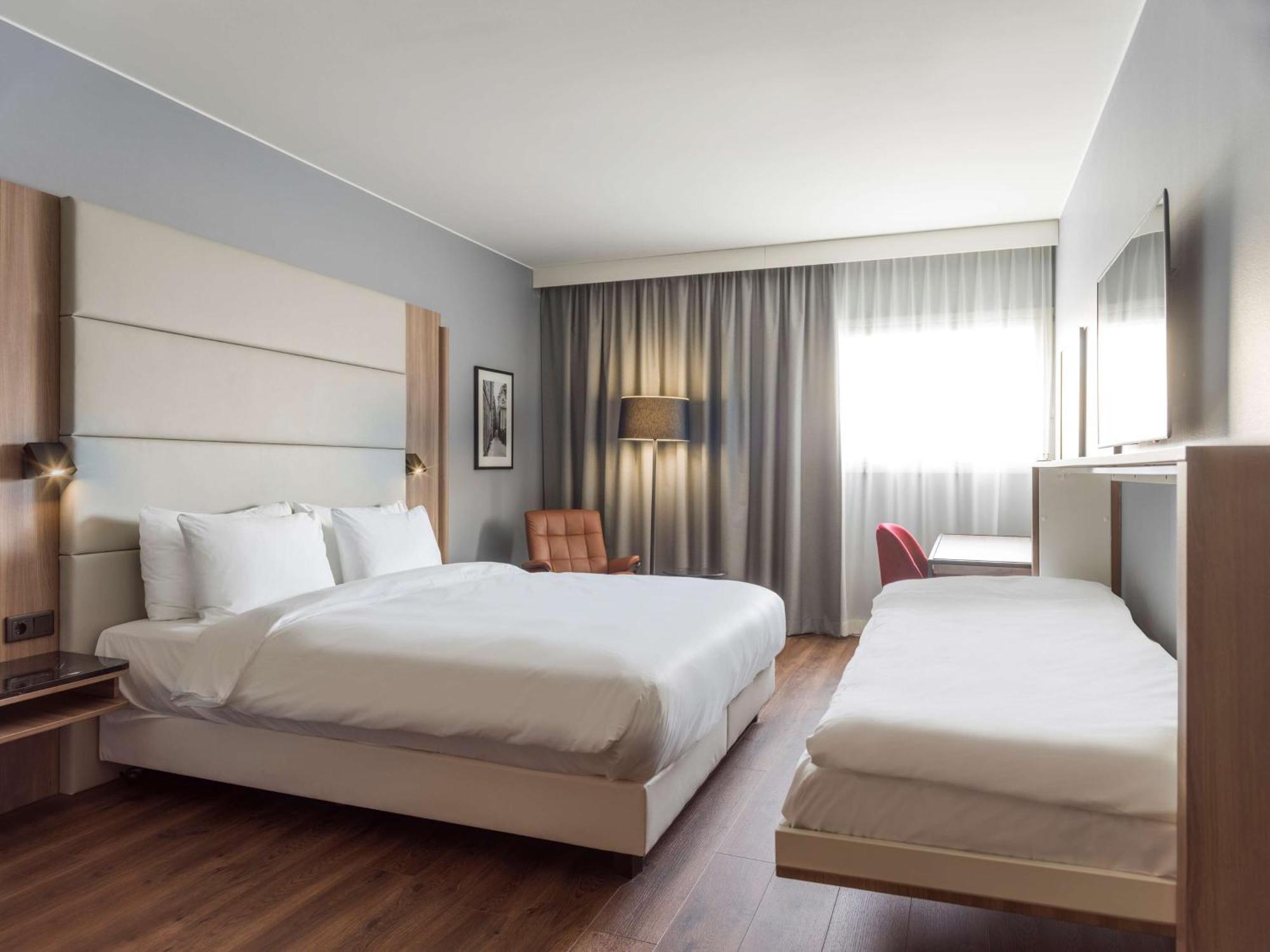 Family Room,1275233878:JPEG