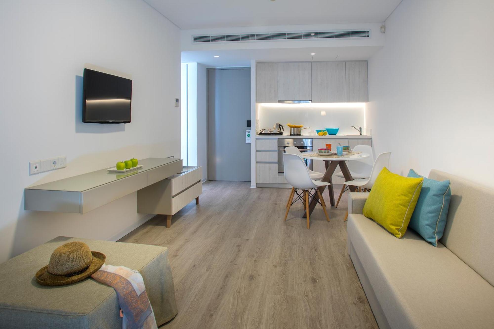 Deluxe One-Bedroom Suite