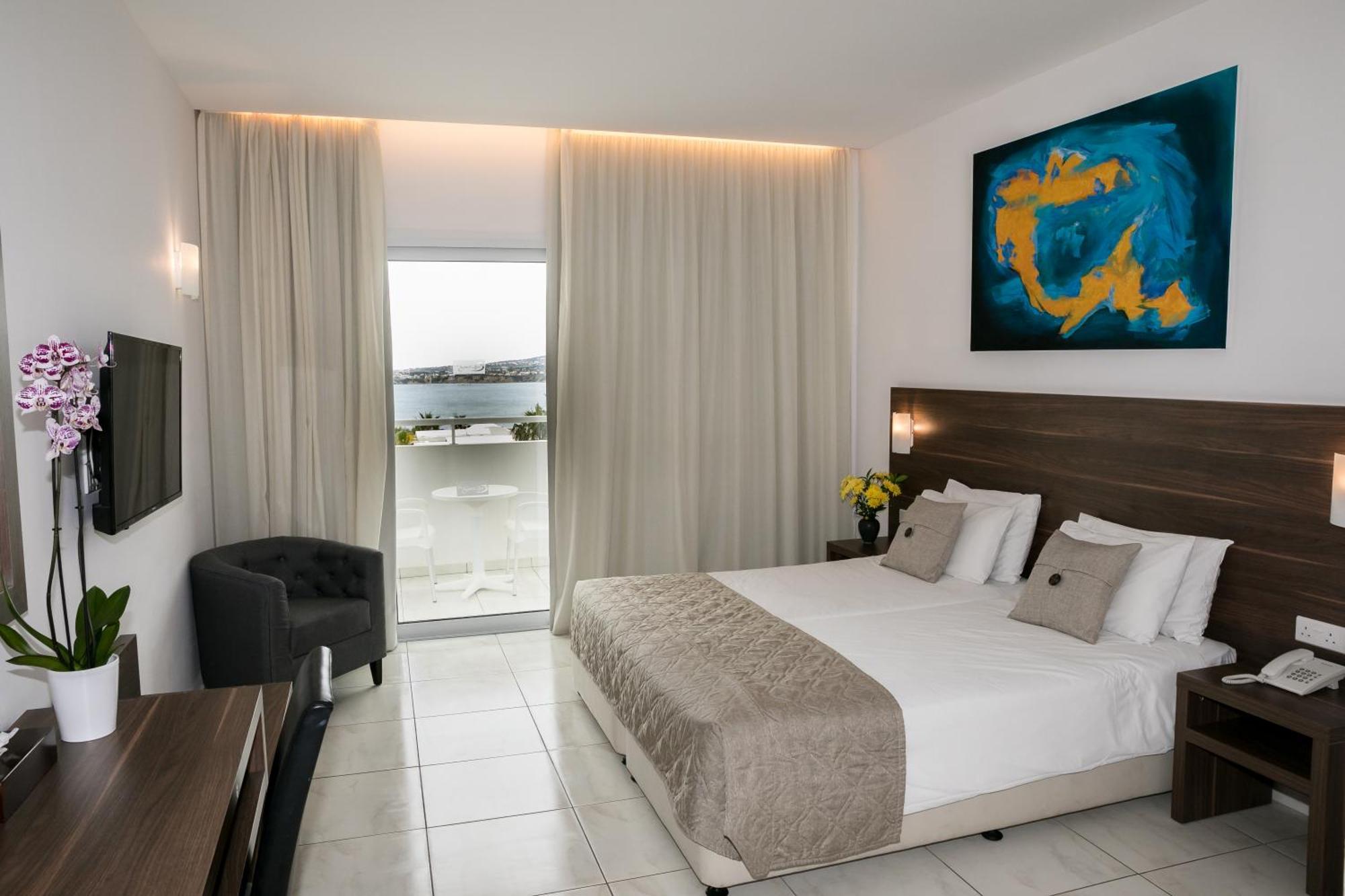 Double or Twin Room Partial Sea View