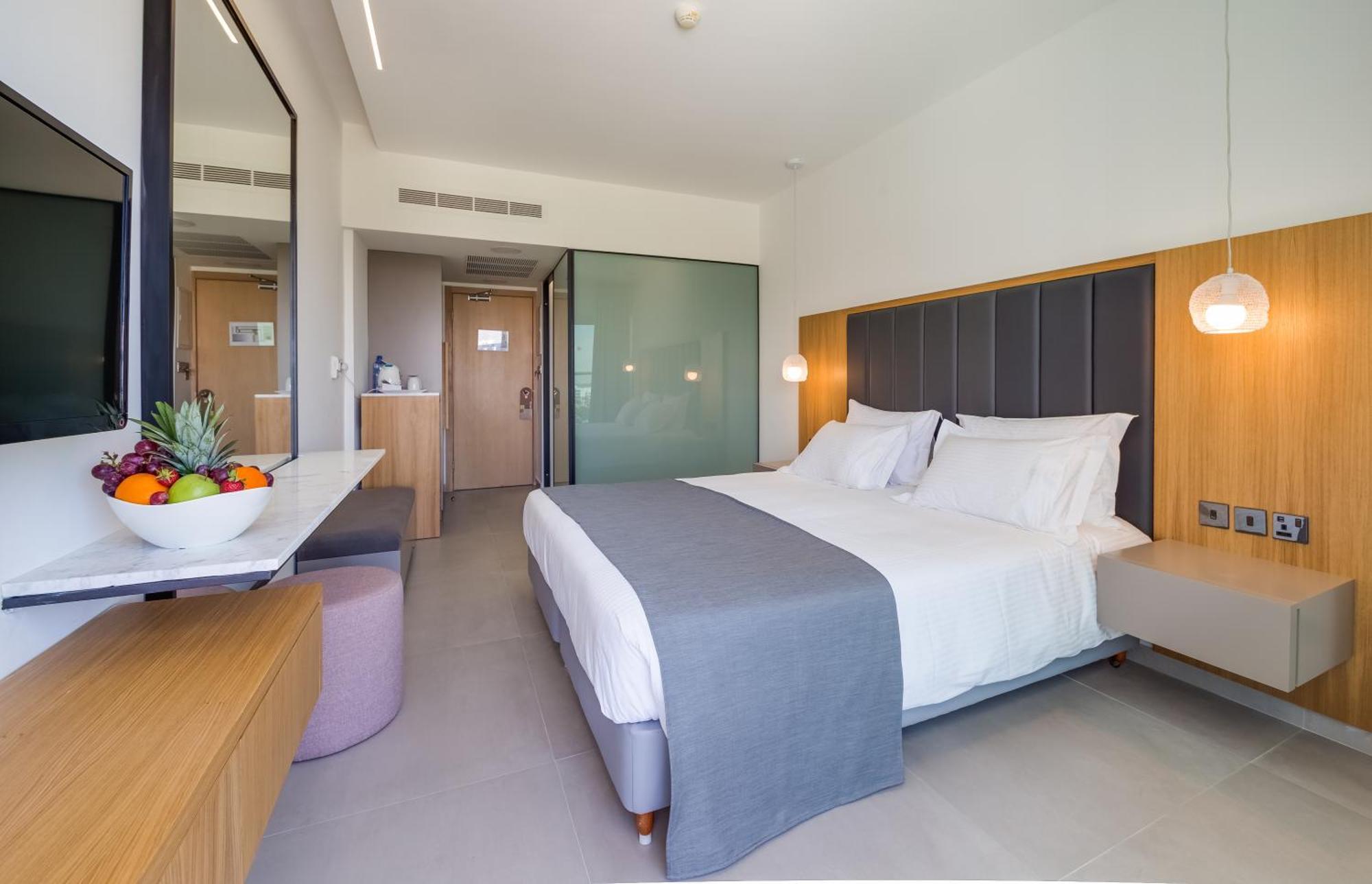 Standard Twin Room Side Sea View