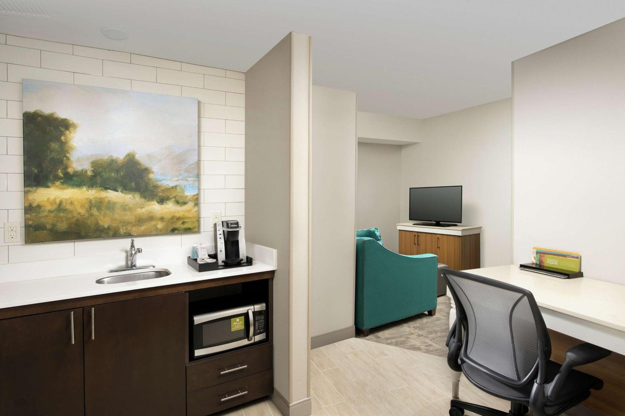 Junior King Suite with Sofa Bed,1275392857:JPEG