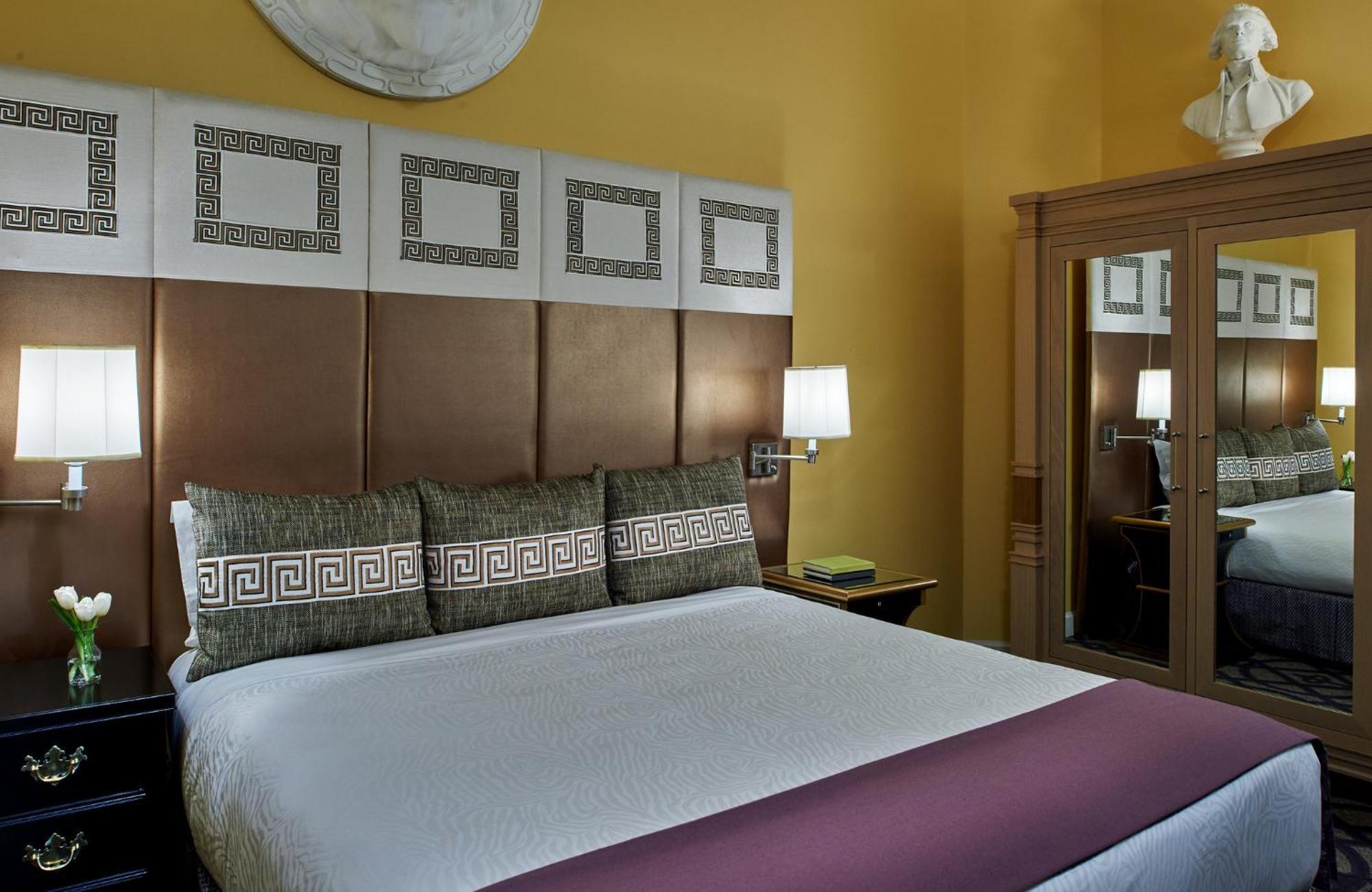 Premium King Room with City View