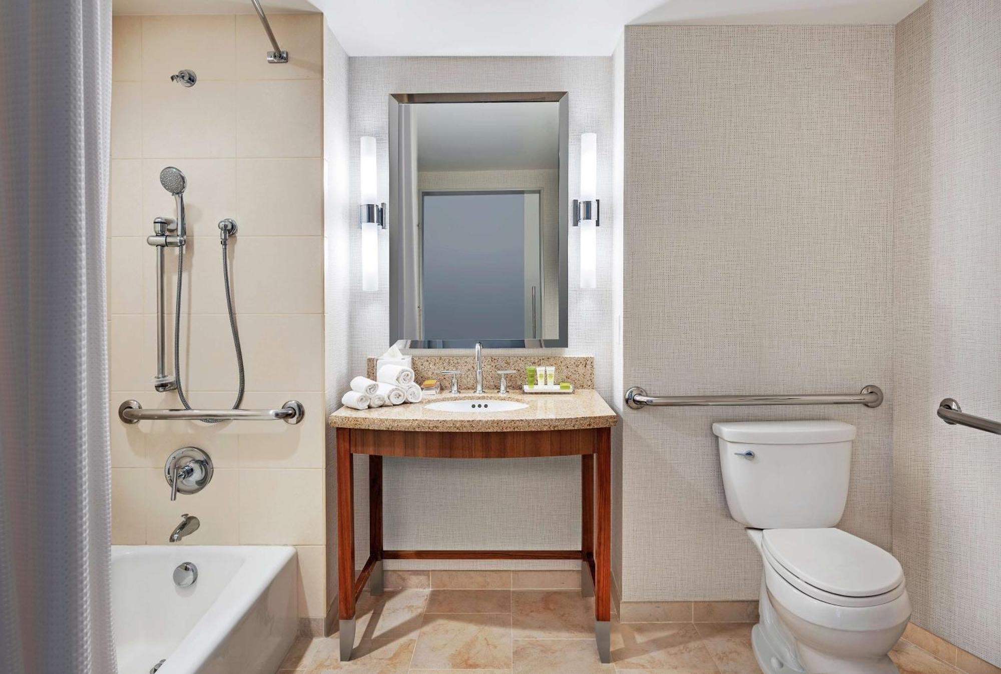 Queen Room Two Queen Beds Bath Tub Mobility Accessible