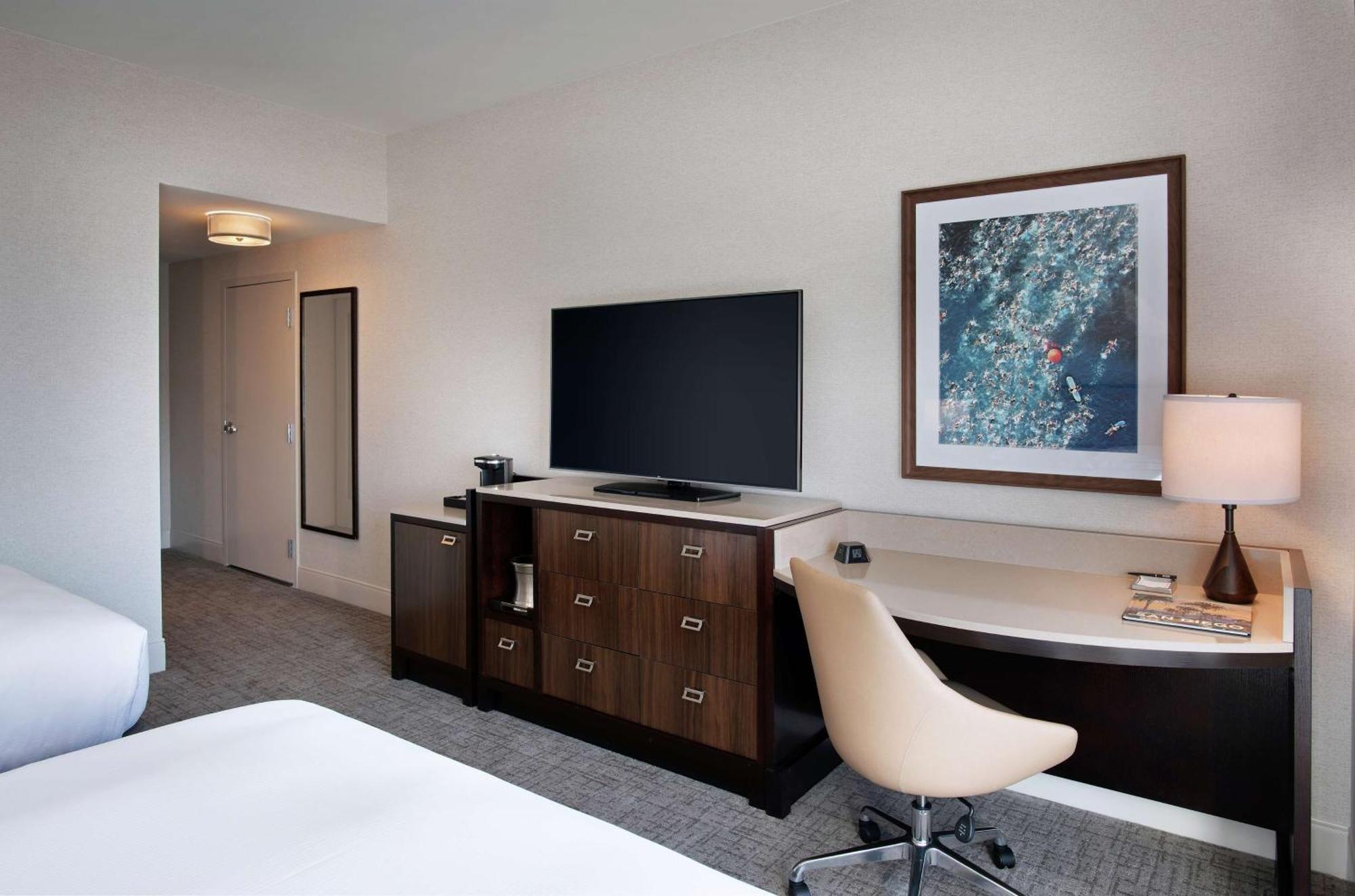 Queen Room Two Queen Beds Hearing Access