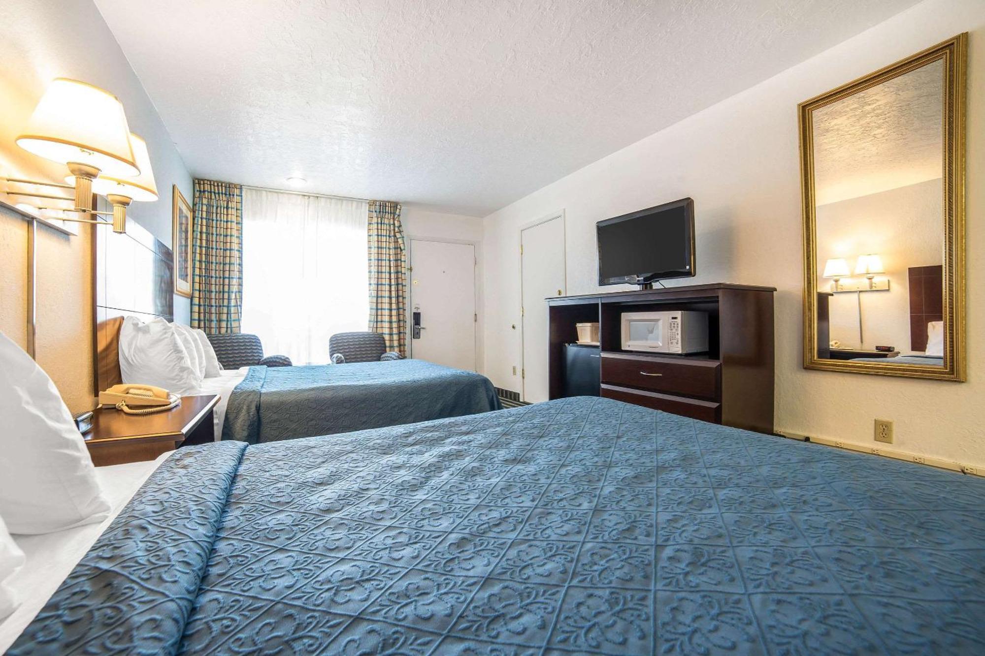 Standard Queen Room with Two Queen Beds - Non-Smoking