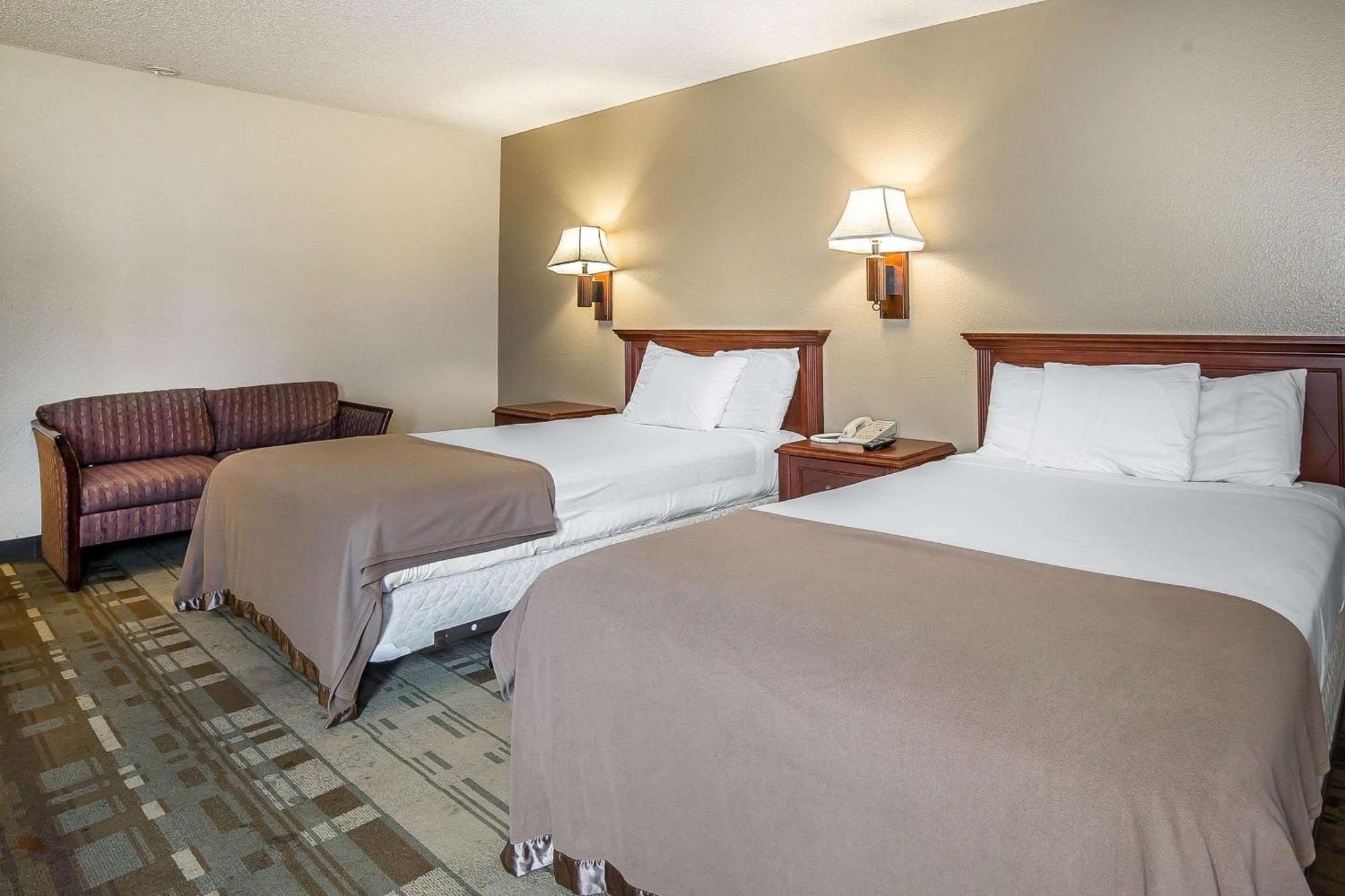 Queen Room Two Queen Beds Smoking