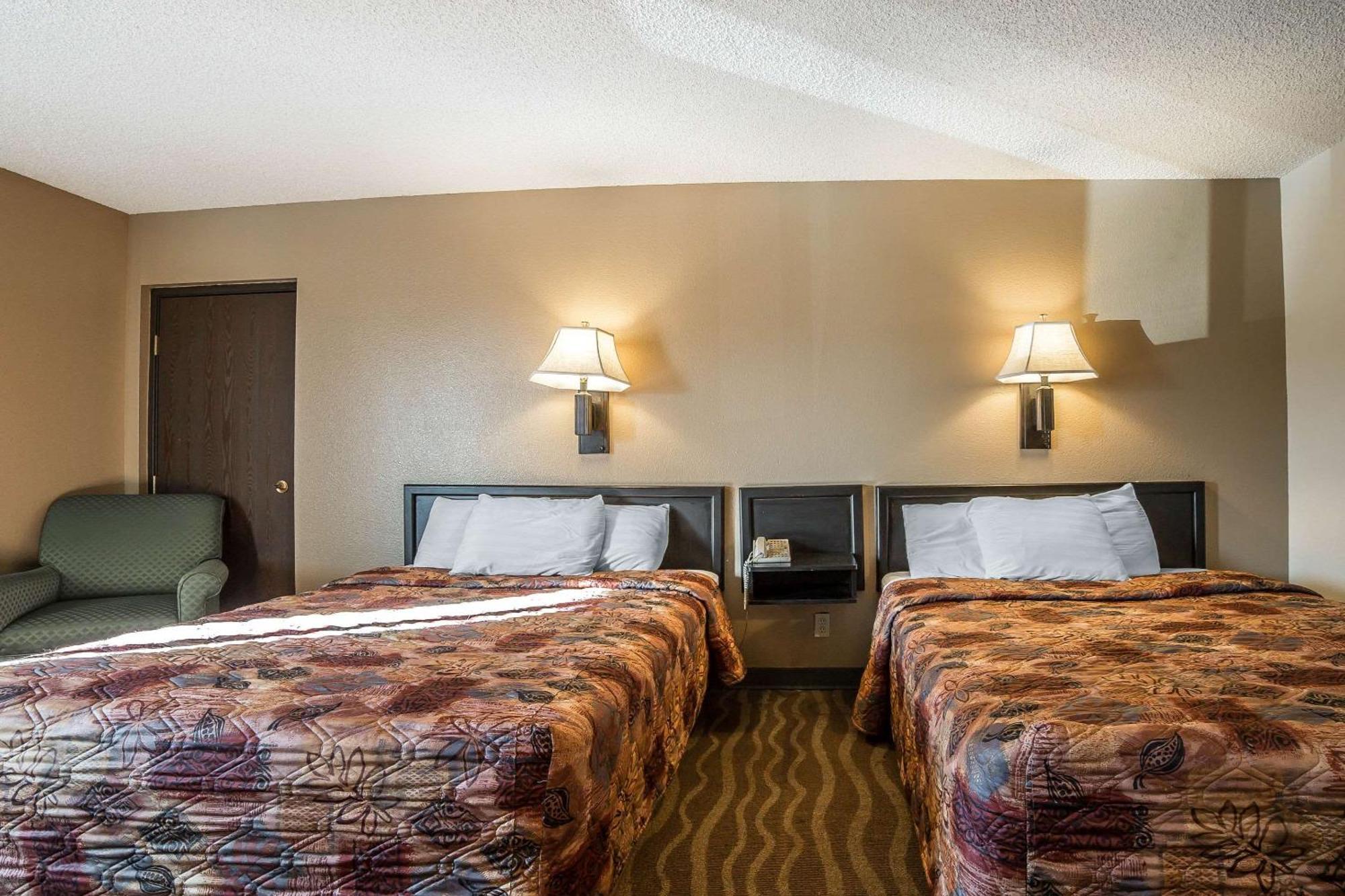Queen Room Two Queen Beds Smoking