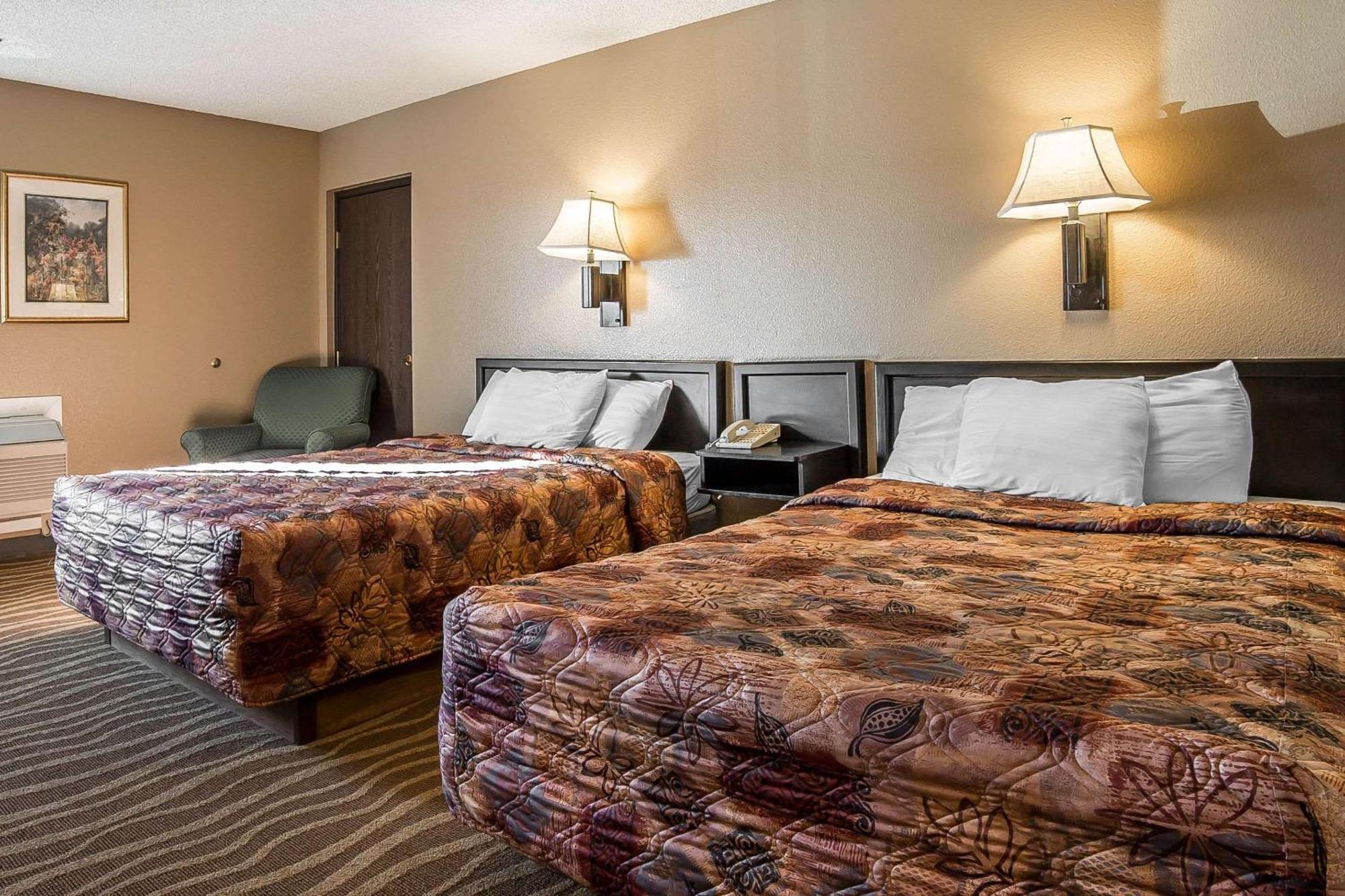 Queen Room Two Queen Beds Smoking
