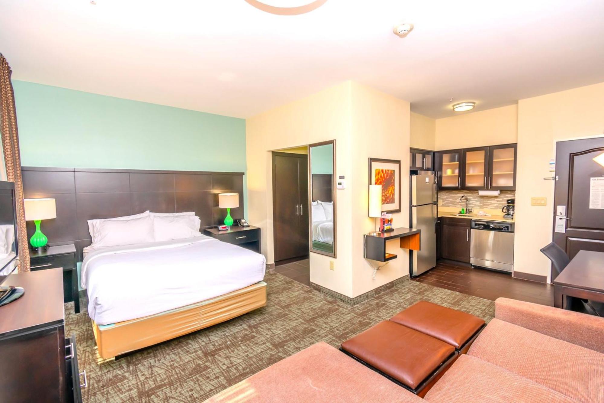 Queen Studio Suite