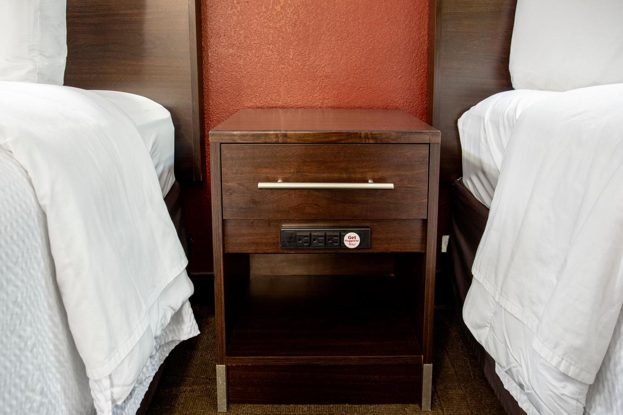 Premium King Room Disability Access Roll-In Shower Smoke Free (Upgraded Bedding & Snack),1210982746:JPEG