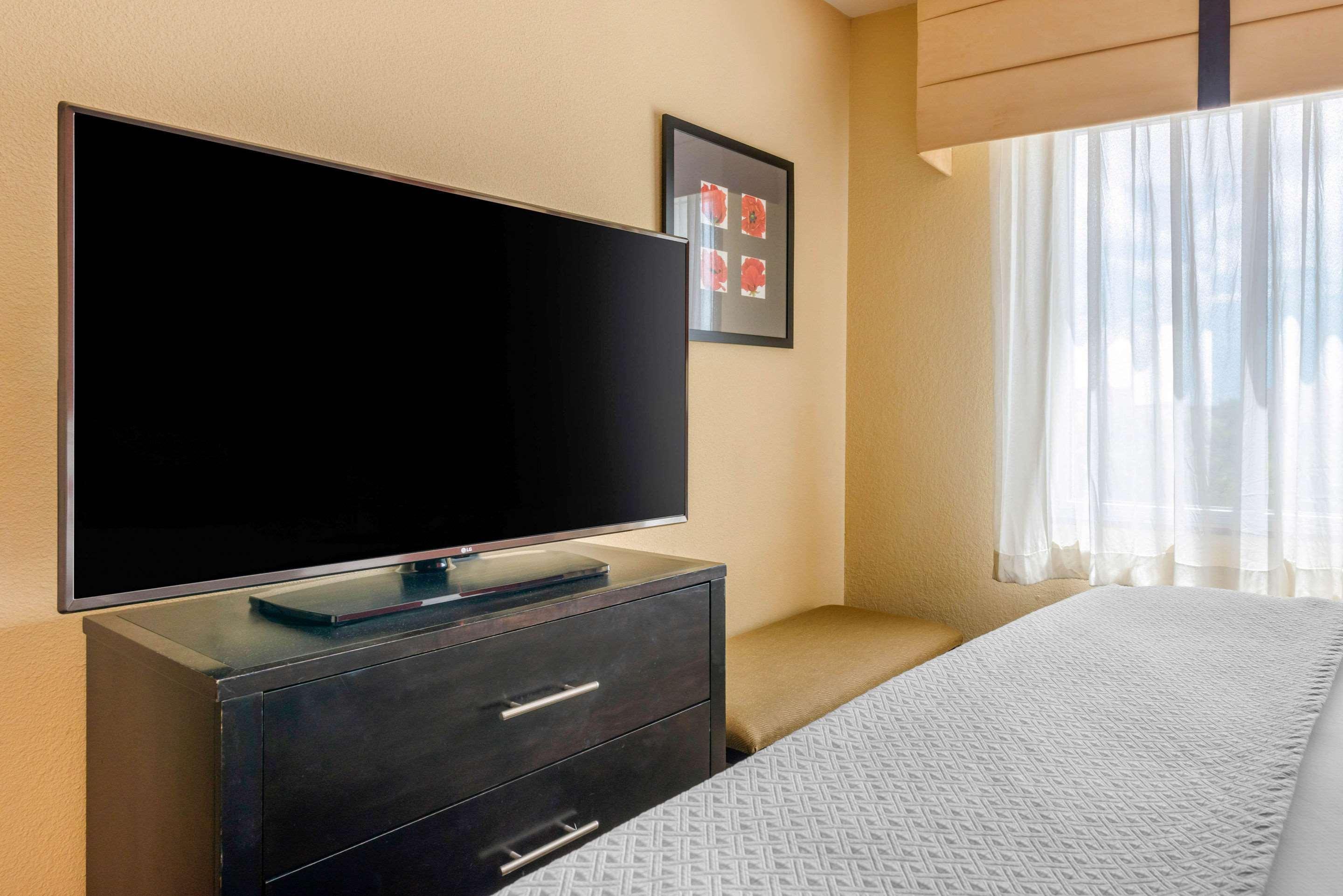 King Suite with Two King Beds and Sofa Bed - Non-Smoking