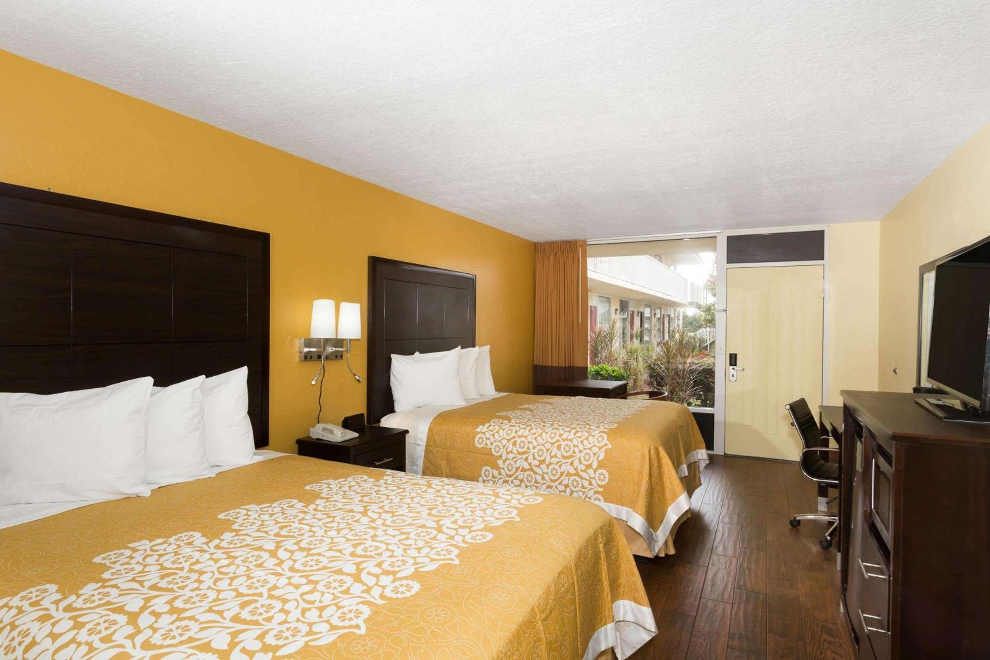Deluxe Queen Room Two Queen Beds Non-Smoking