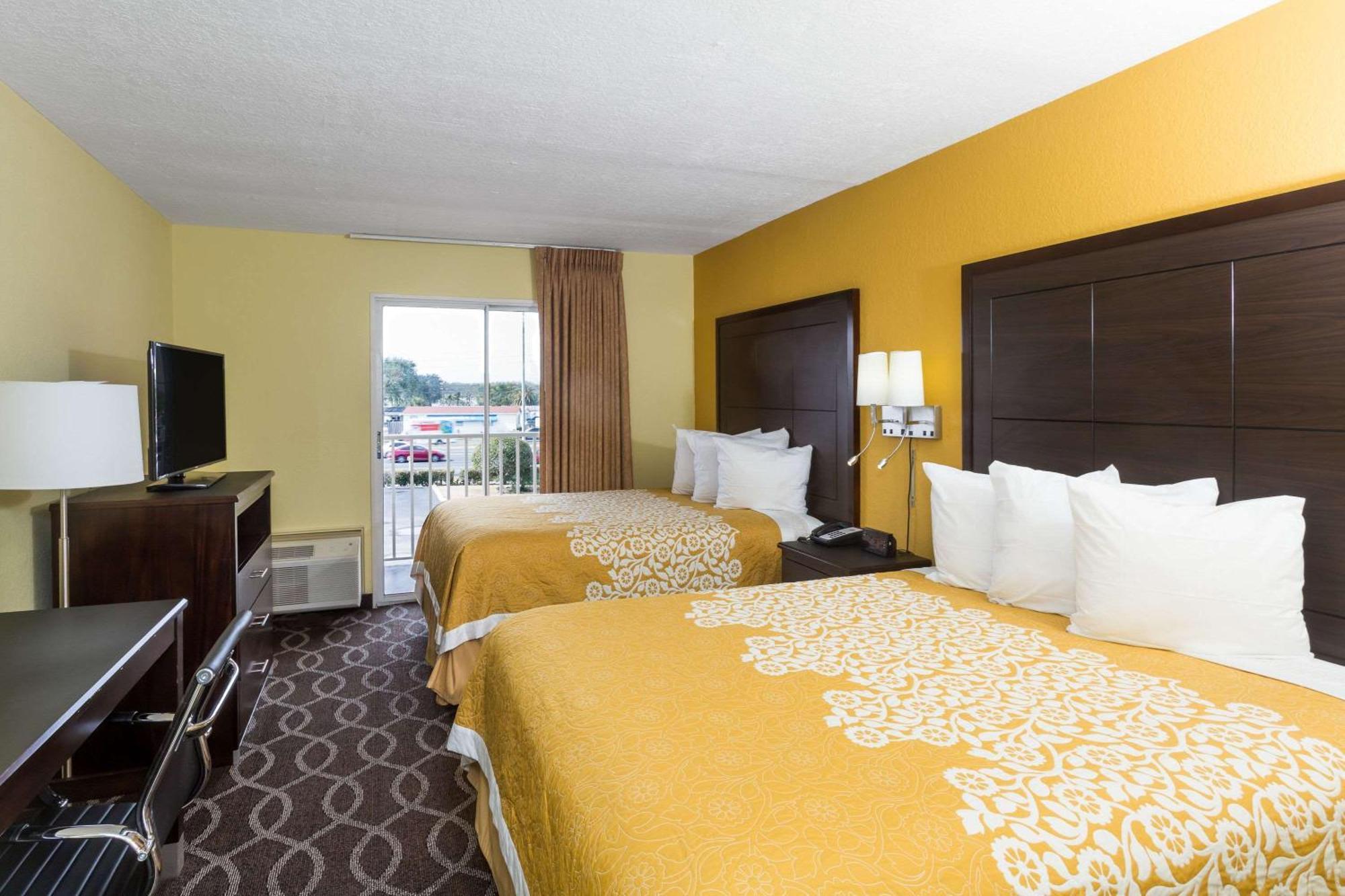 2 Queen Beds Non-Smoking
