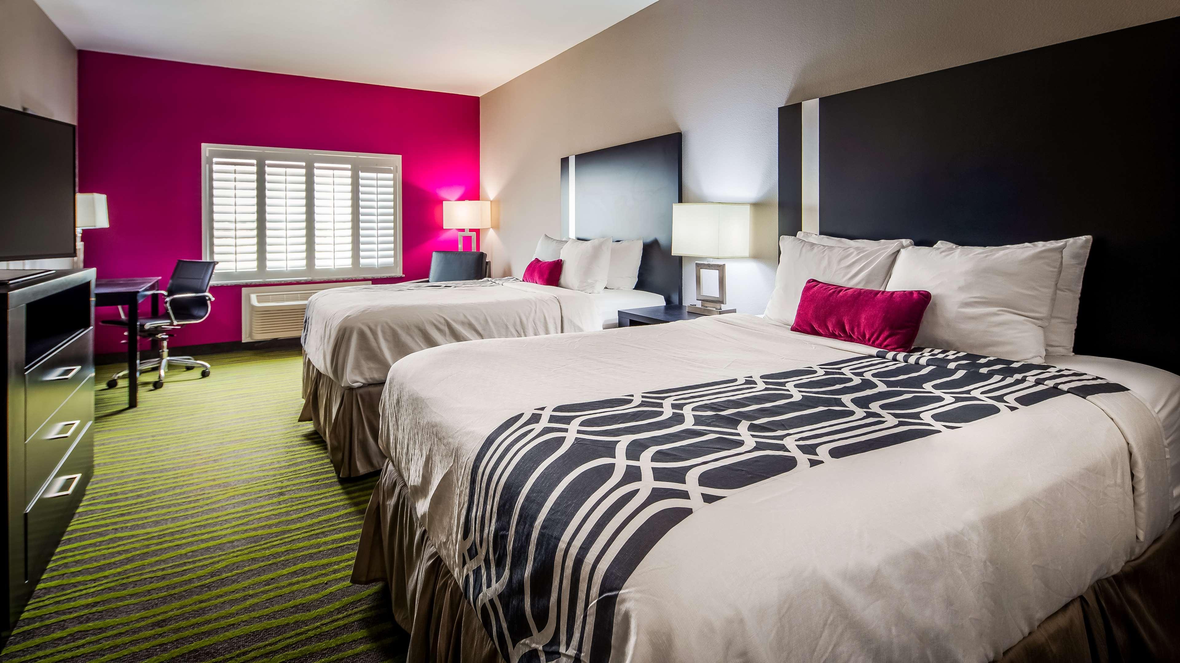 Queen Suite with Two Queen Beds and Full Kitchen - Non-Smoking