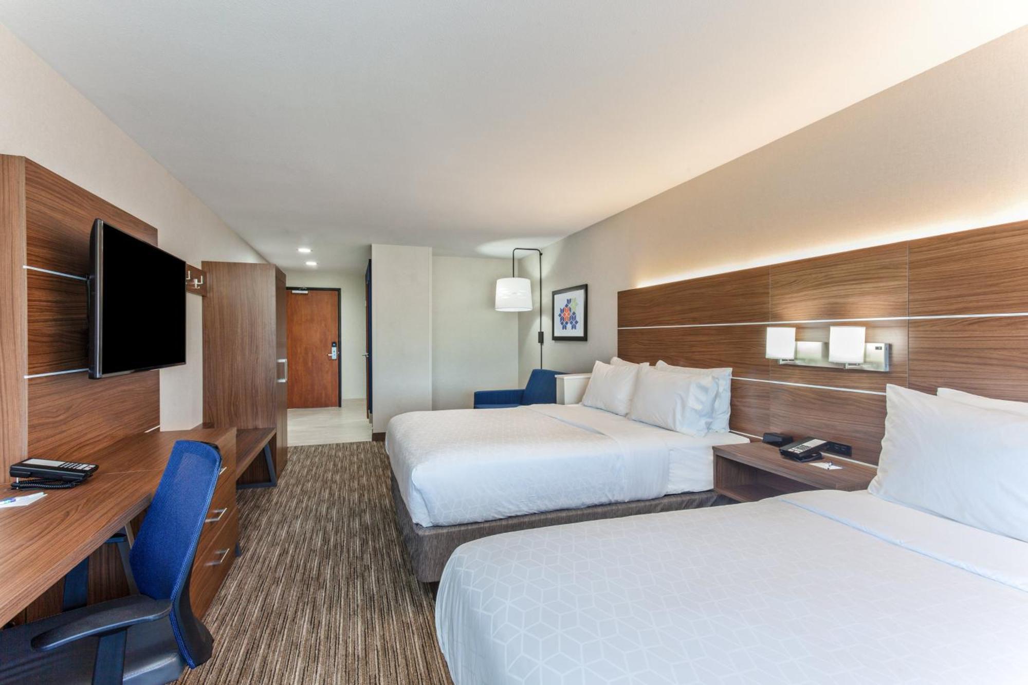 Queen Room with Two Queen Beds and Sofa Bed,1276484356:JPEG