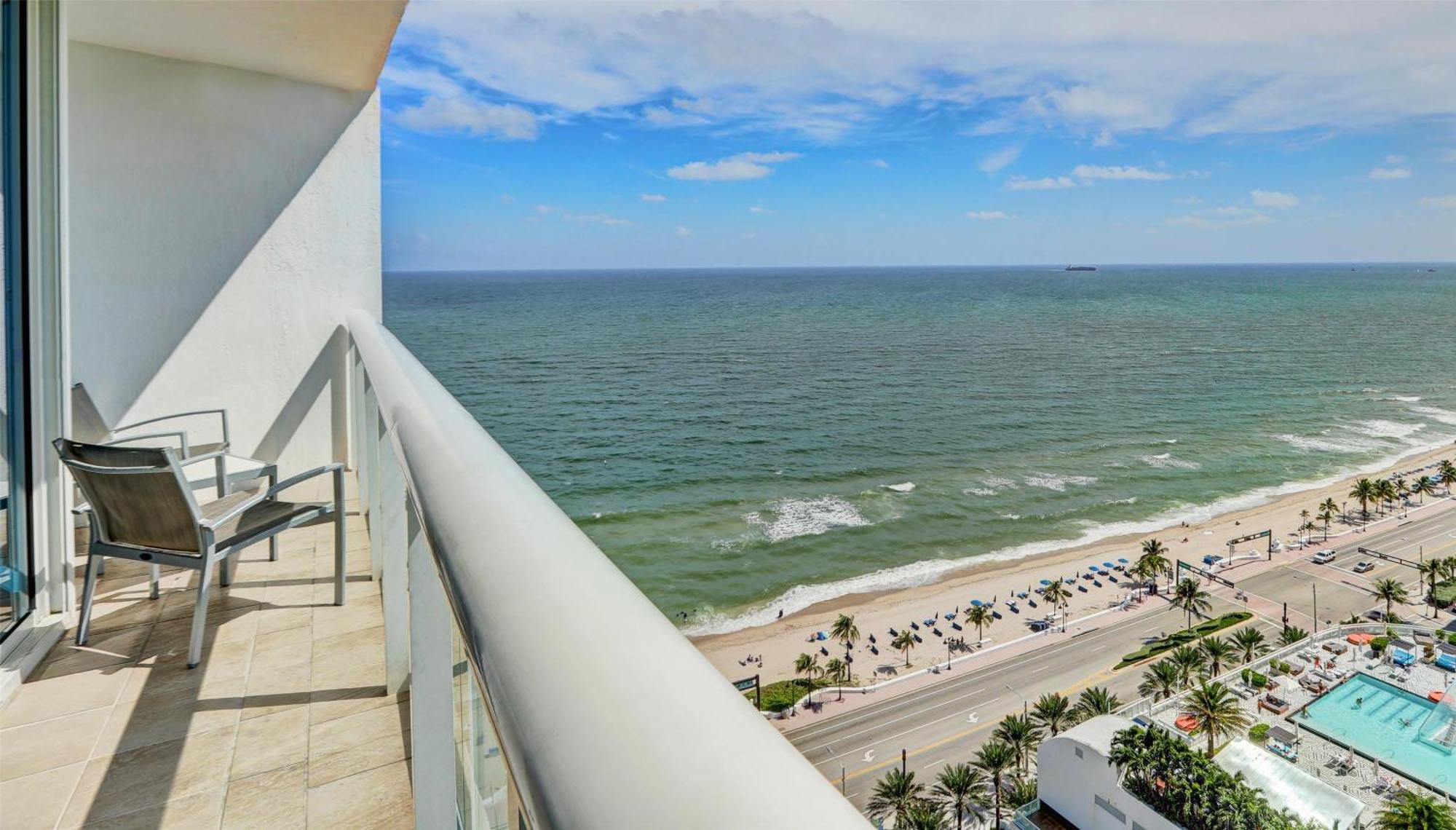 King Suite with View - Hearing Accessible
