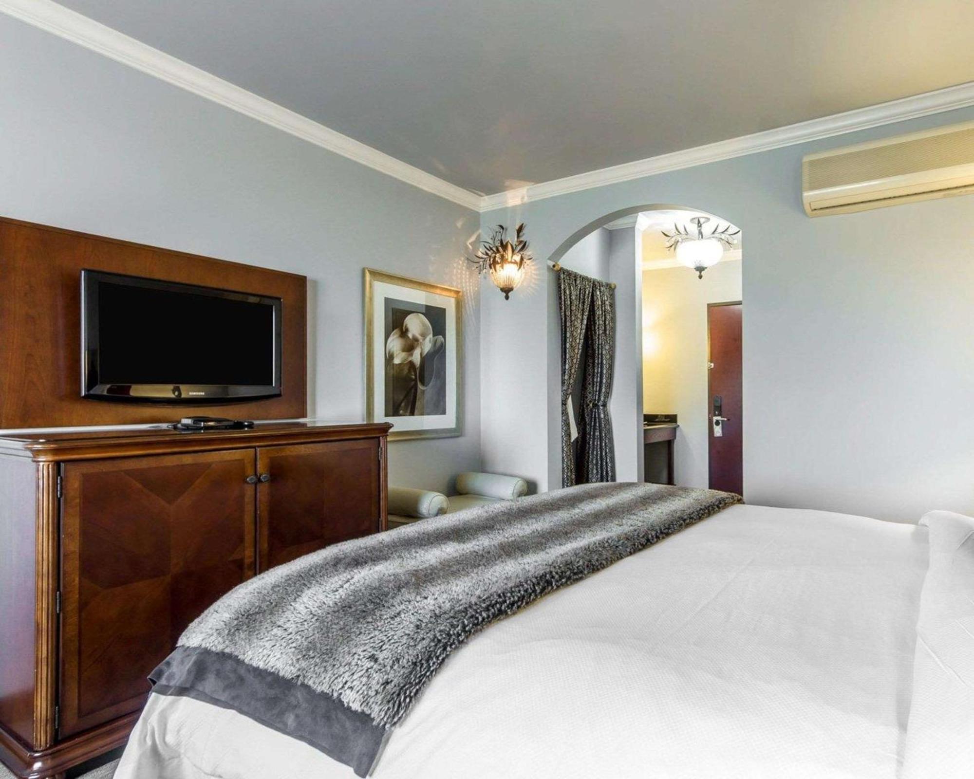 King Suite Non-Smoking