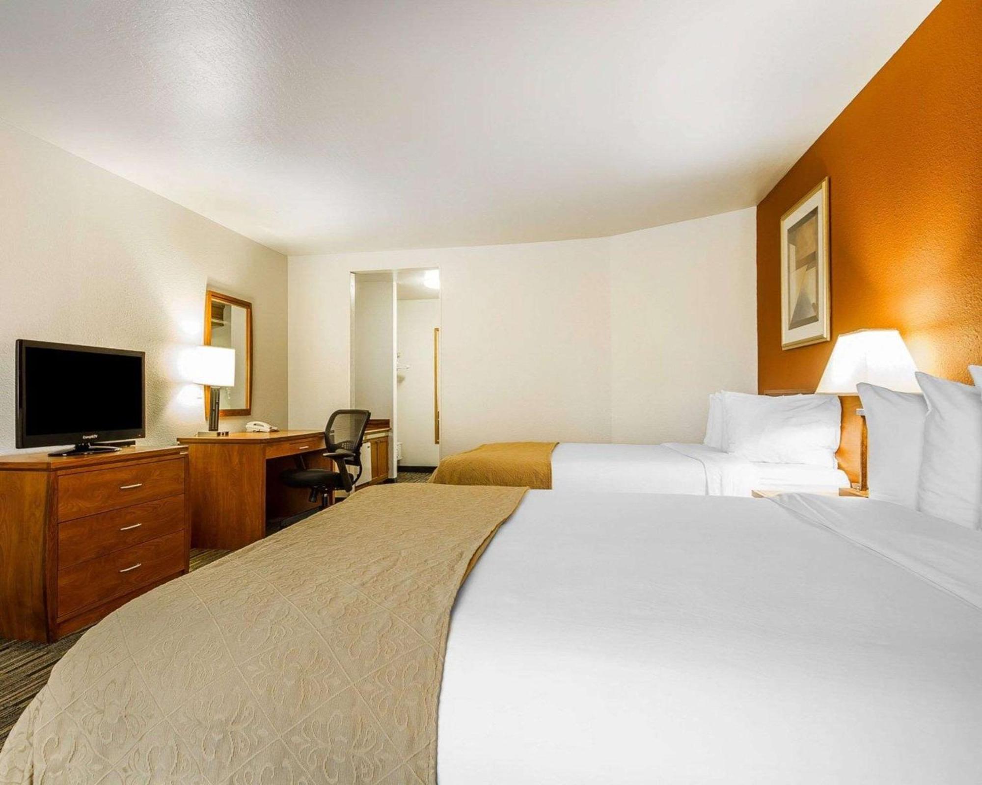 Queen Room Two Queen Beds Non-Smoking